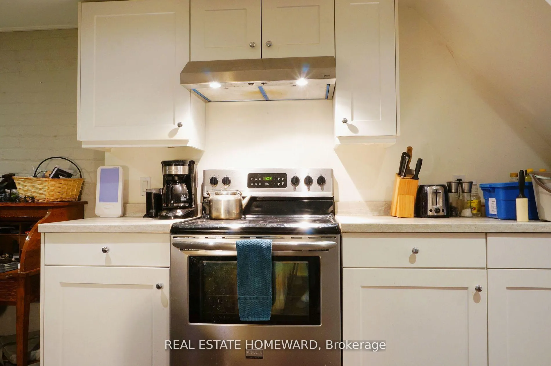 Photo 7 of Unit Lower, 183 Beech Avenue, Toronto, The Beaches — HOMEH
