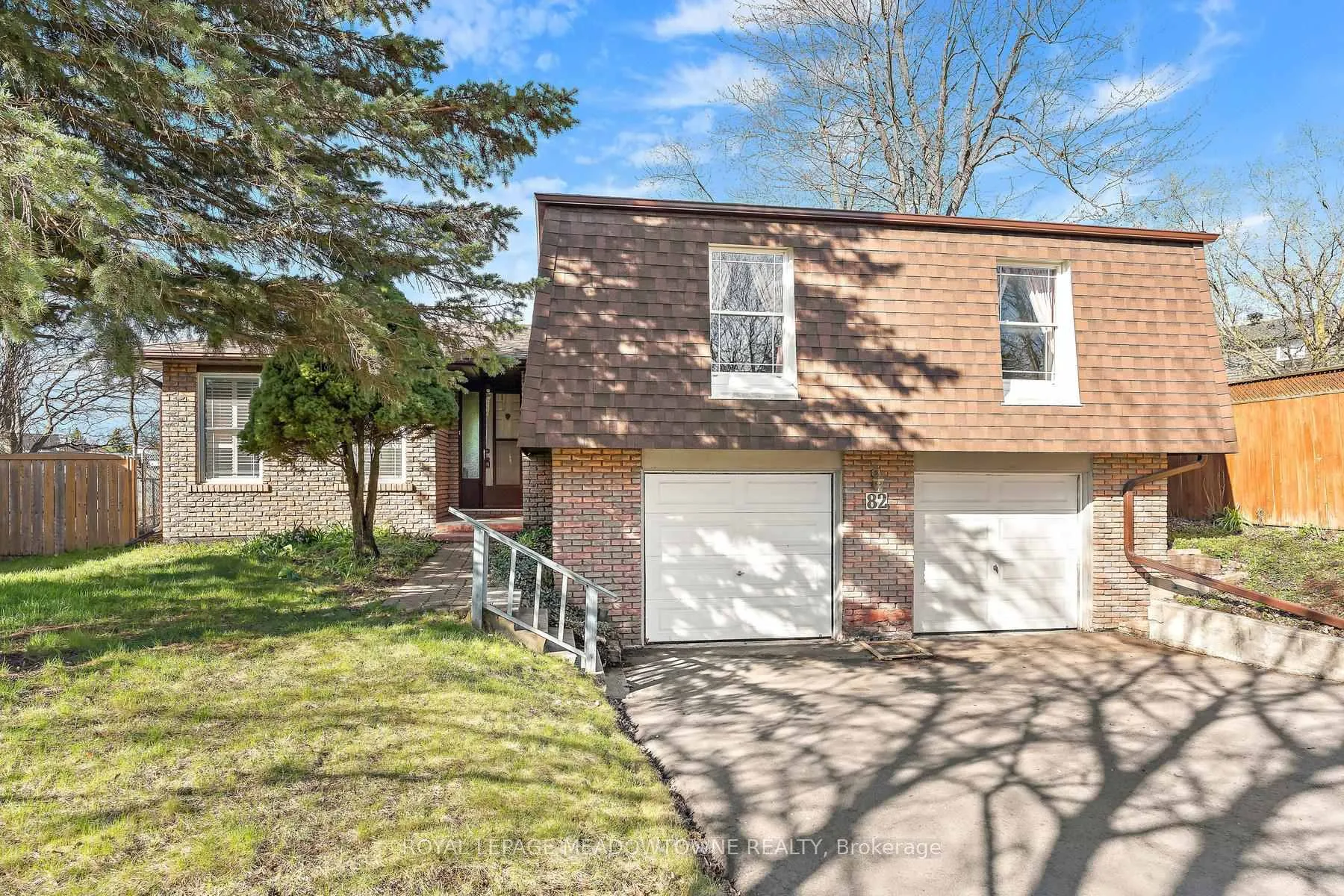 Photo 2 of 82 Mary Street, Halton Hills, Georgetown — HOMEH