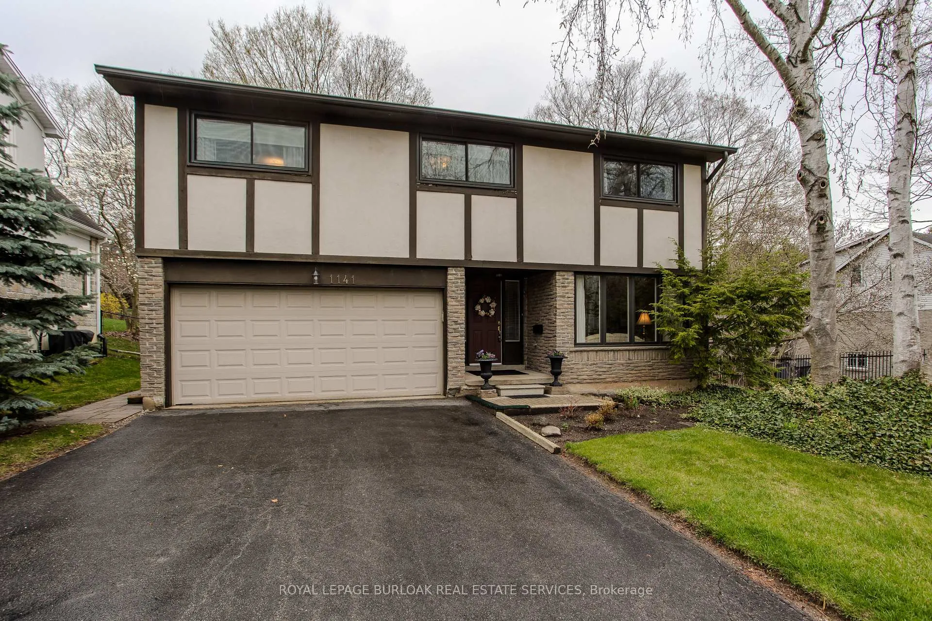Photo 1 of 1141 Crofton Way, Burlington, Tyandaga — HOMEH
