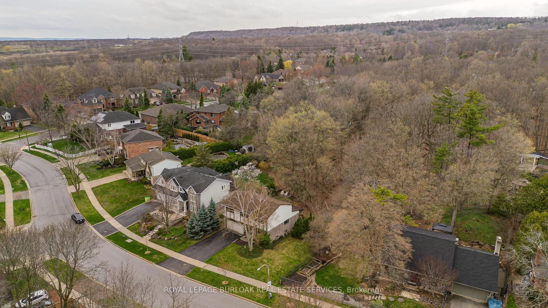Photo 2 of 1141 Crofton Way, Burlington, Tyandaga — HOMEH