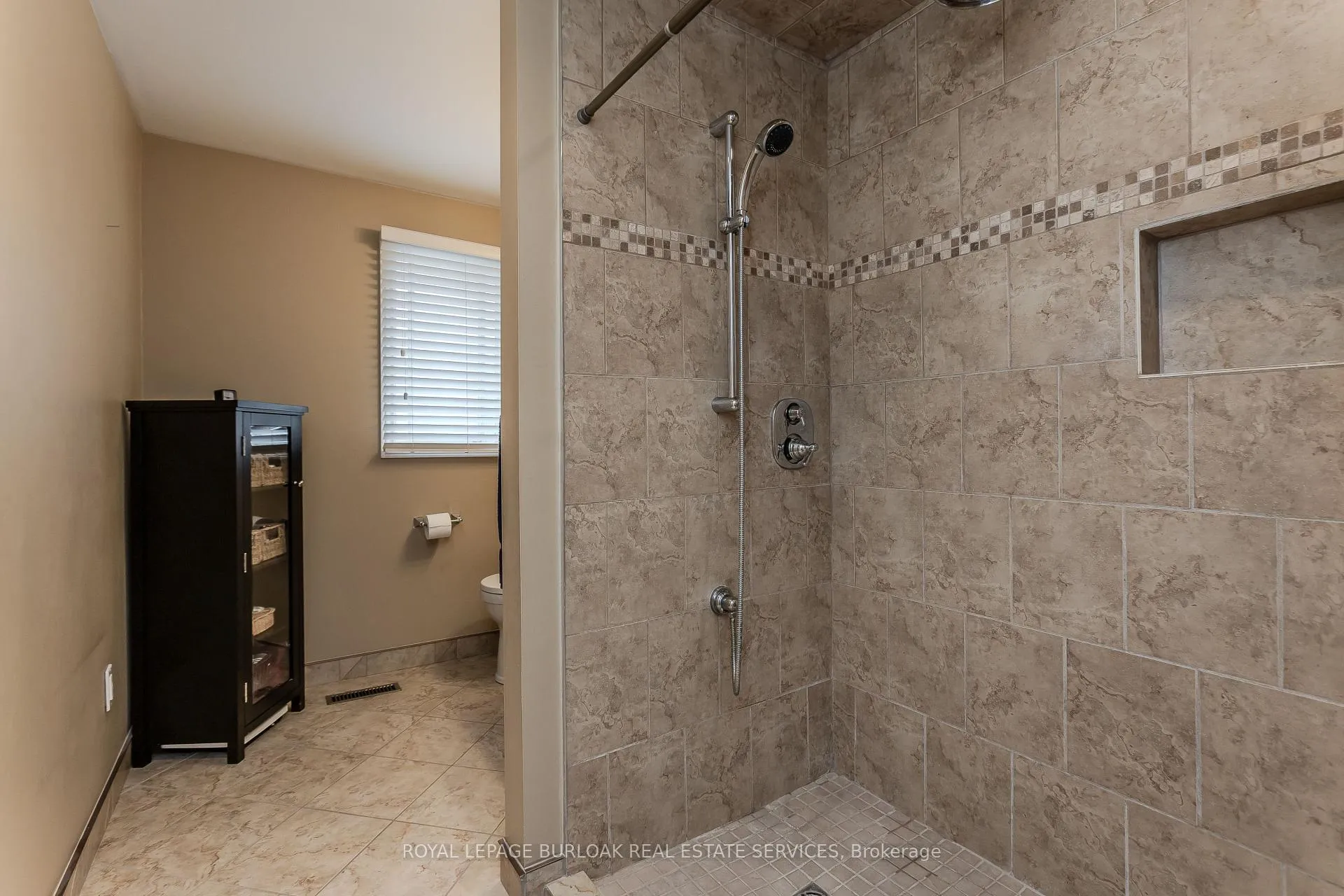 Photo 19 of 1141 Crofton Way, Burlington, Tyandaga — HOMEH