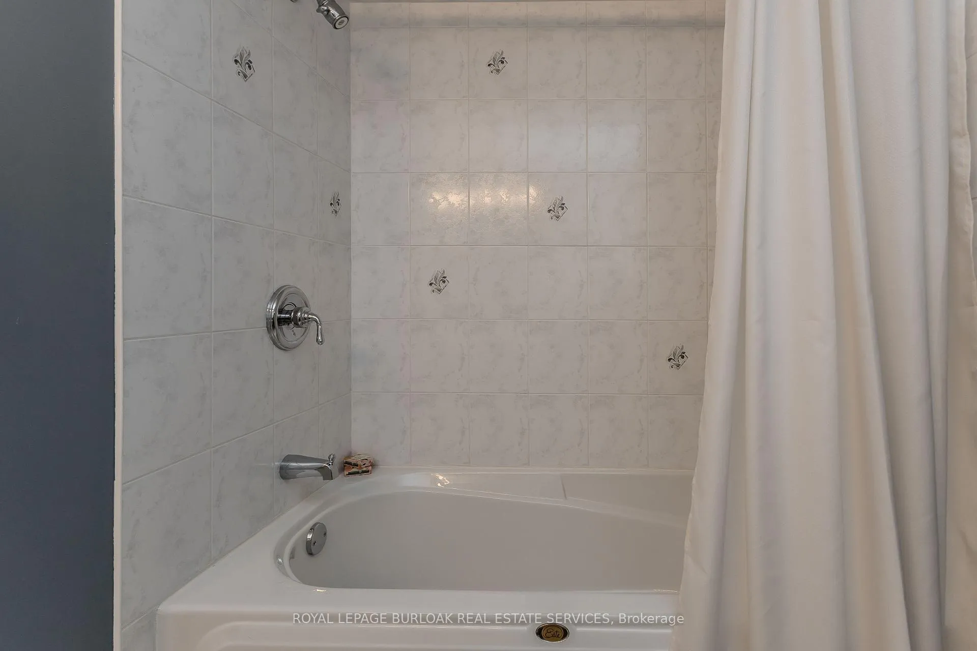 Photo 24 of 1141 Crofton Way, Burlington, Tyandaga — HOMEH