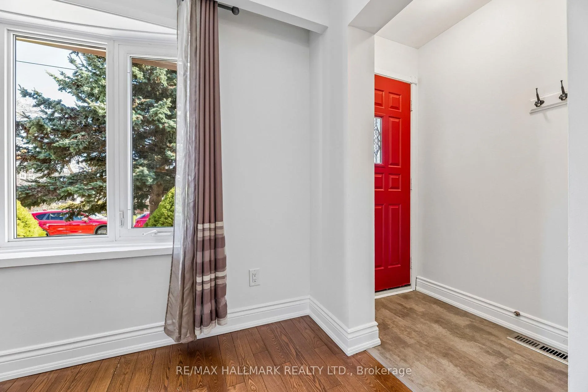 Photo 4 of 157 Barkley Crescent, Oshawa, Vanier — HOMEH