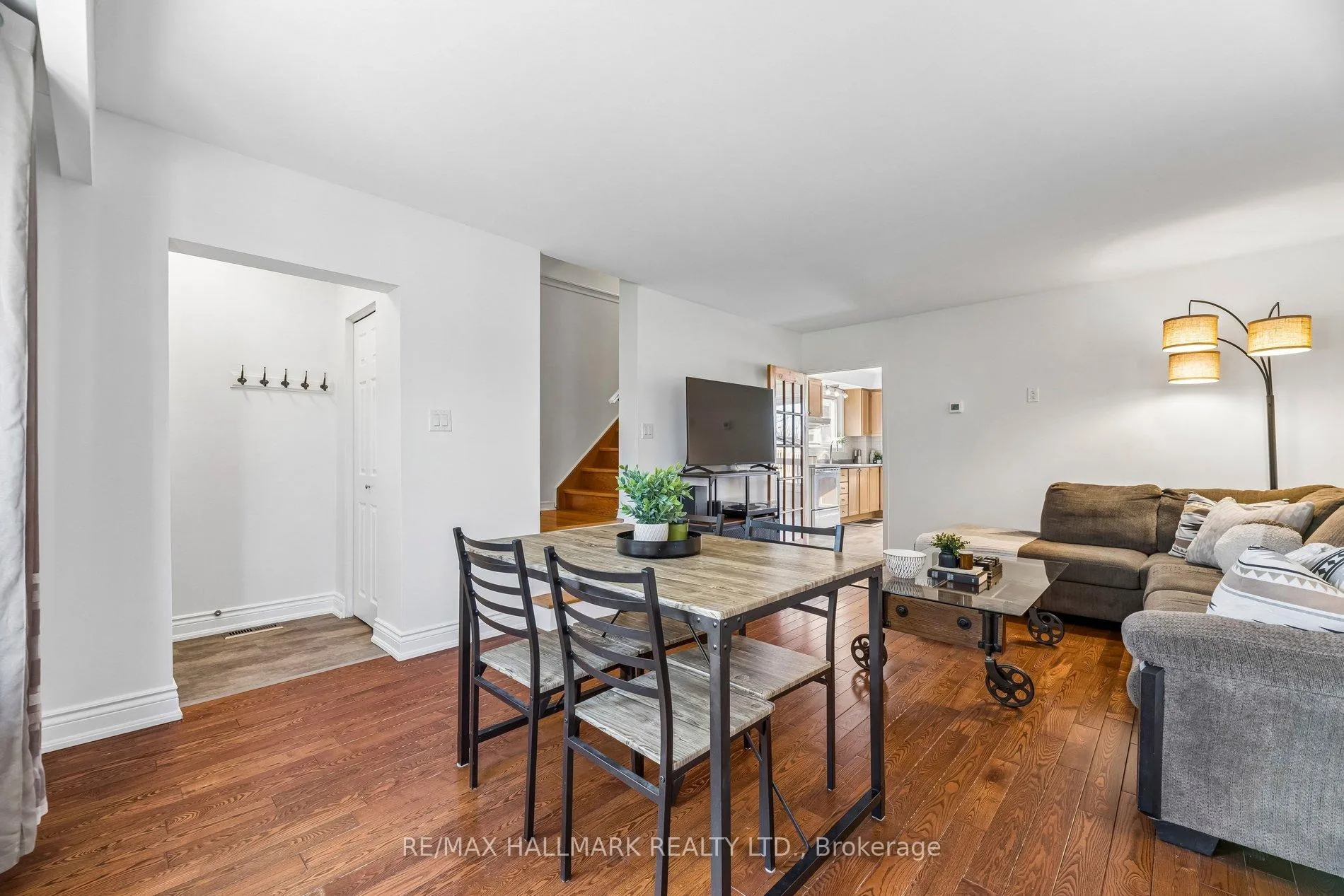 Photo 10 of 157 Barkley Crescent, Oshawa, Vanier — HOMEH