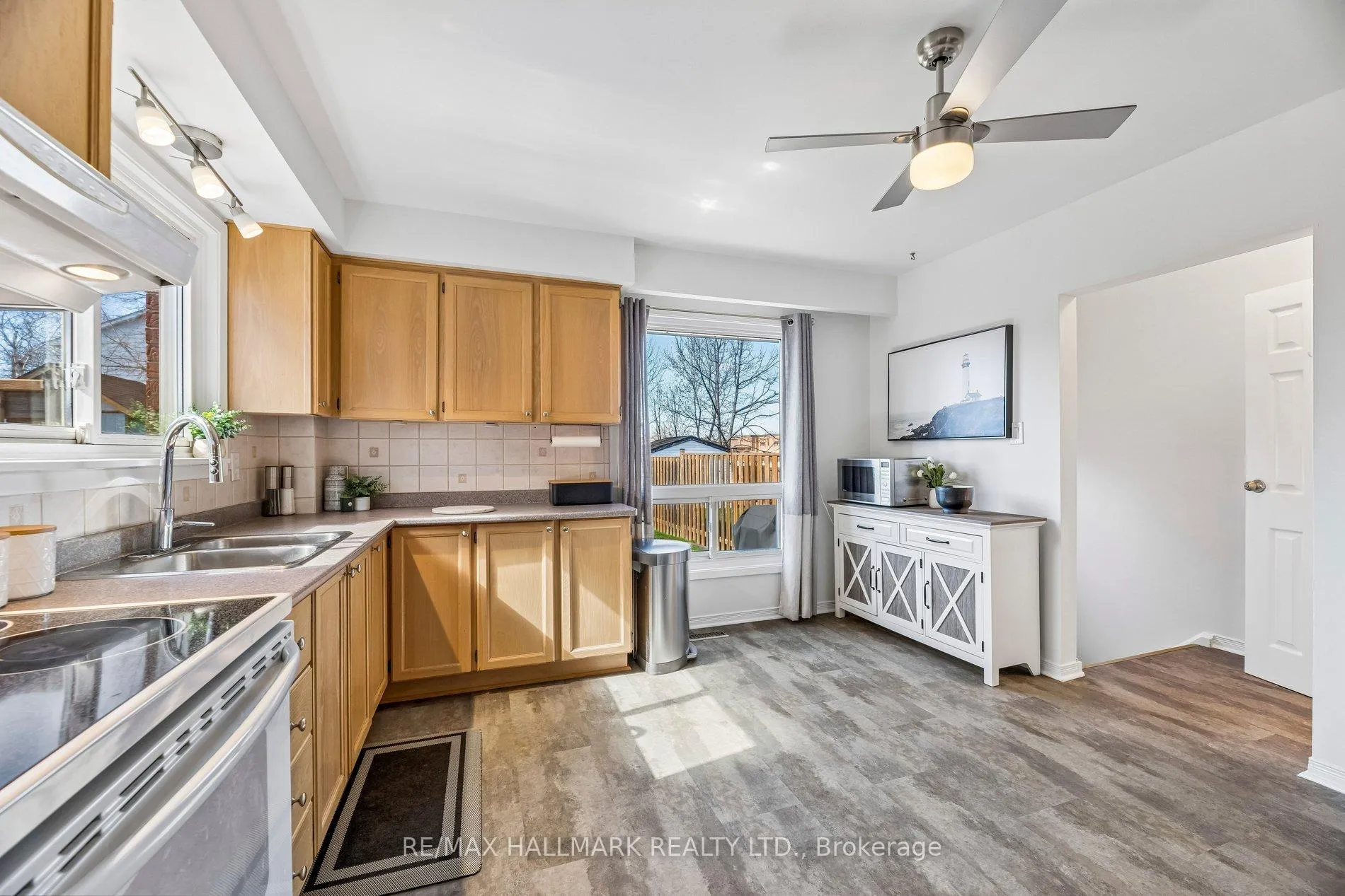 Photo 11 of 157 Barkley Crescent, Oshawa, Vanier — HOMEH