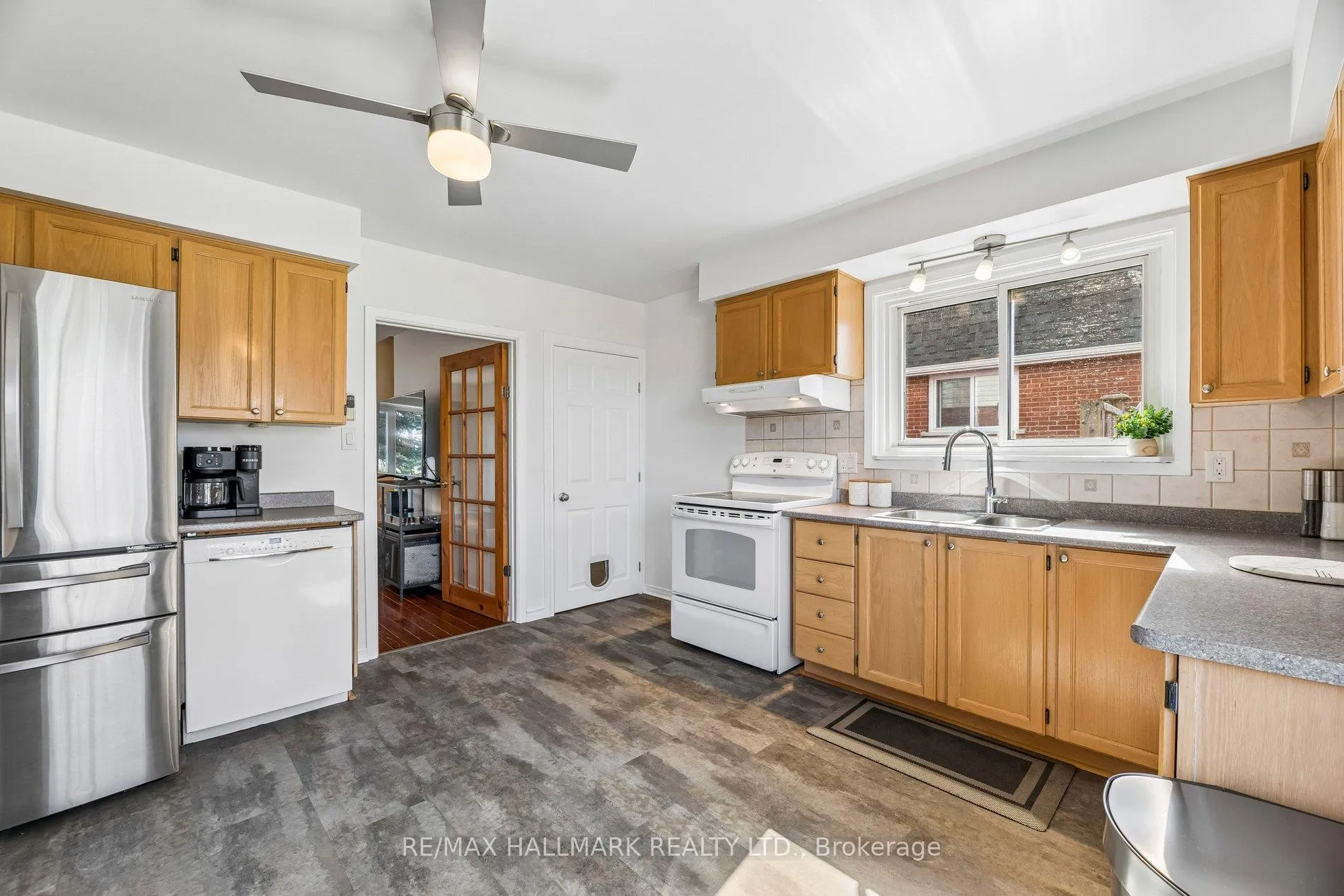 Photo 12 of 157 Barkley Crescent, Oshawa, Vanier — HOMEH