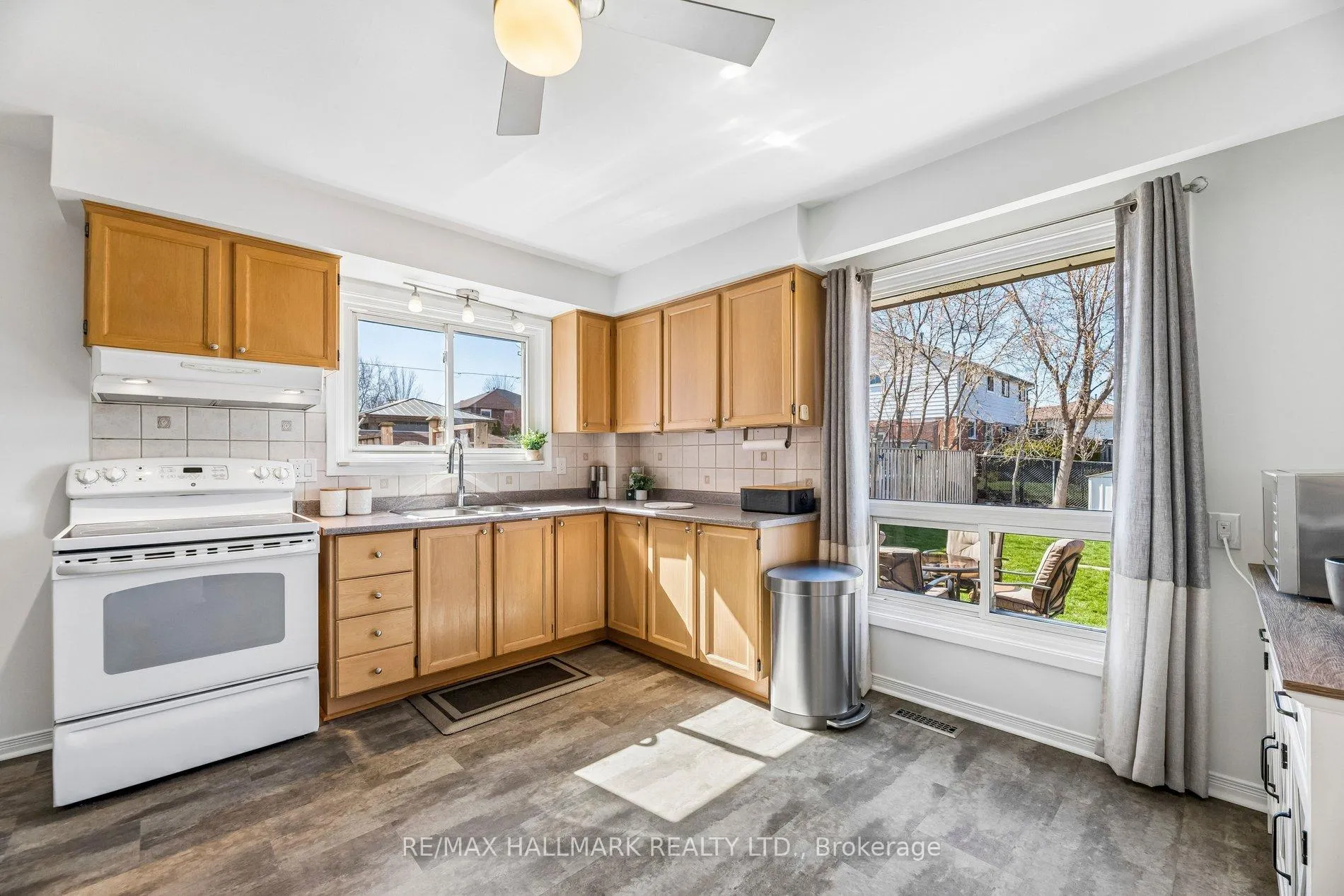 Photo 13 of 157 Barkley Crescent, Oshawa, Vanier — HOMEH