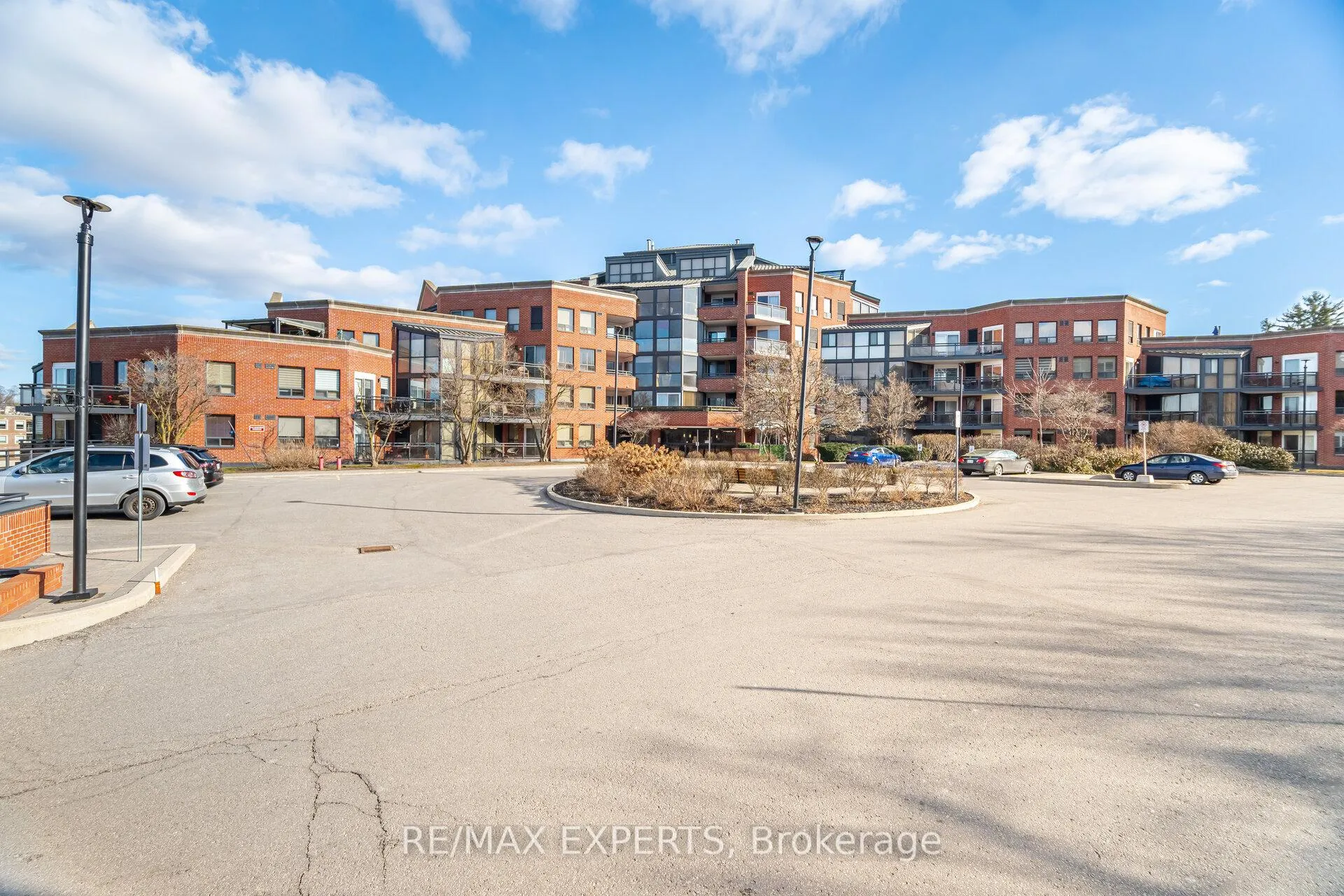 Photo 2 of Unit 305, 100 Arbors Lane, Vaughan, West Woodbridge — HOMEH