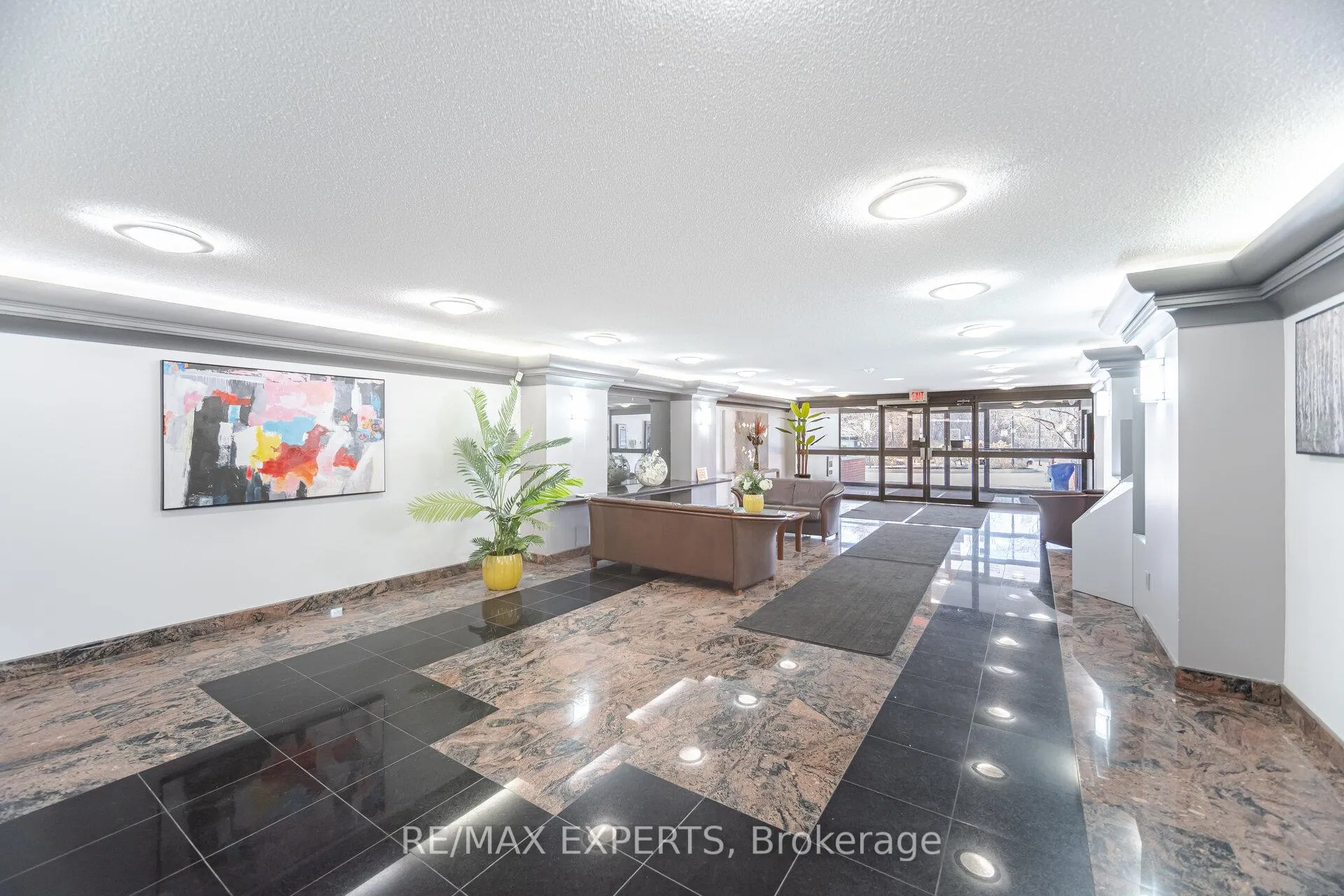 Photo 4 of Unit 305, 100 Arbors Lane, Vaughan, West Woodbridge — HOMEH