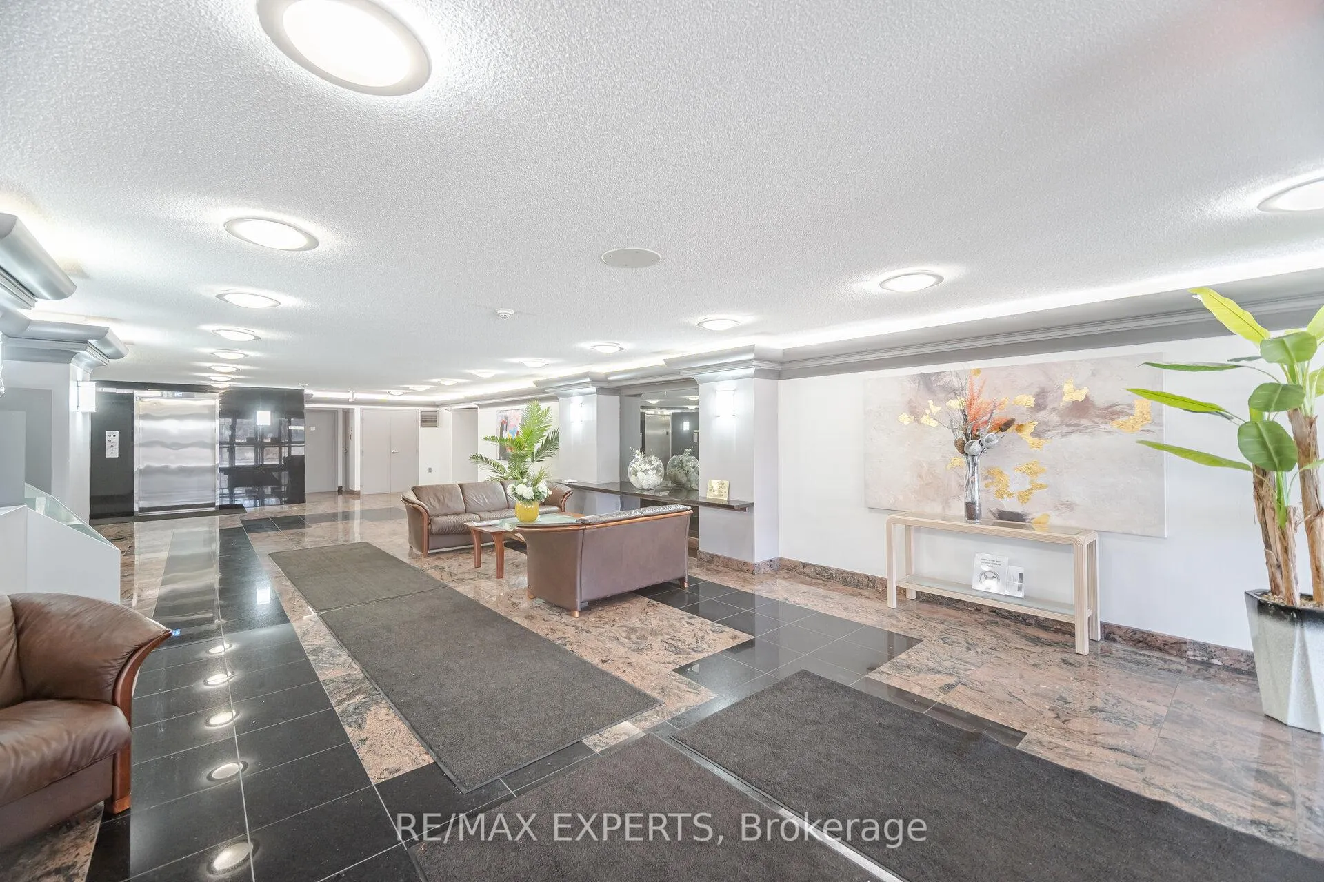 Photo 5 of Unit 305, 100 Arbors Lane, Vaughan, West Woodbridge — HOMEH