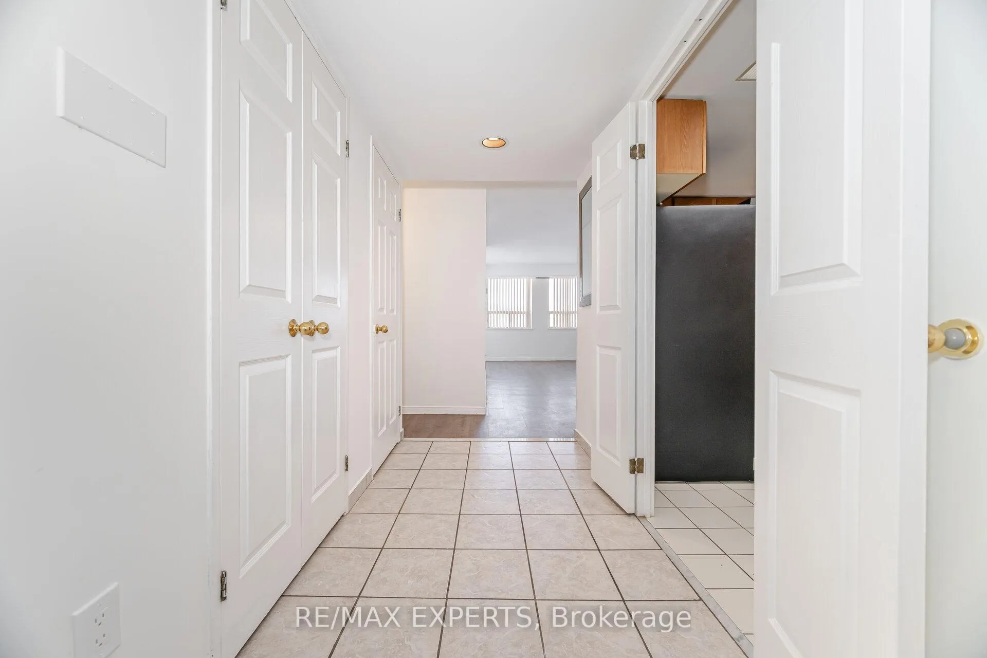 Photo 8 of Unit 305, 100 Arbors Lane, Vaughan, West Woodbridge — HOMEH