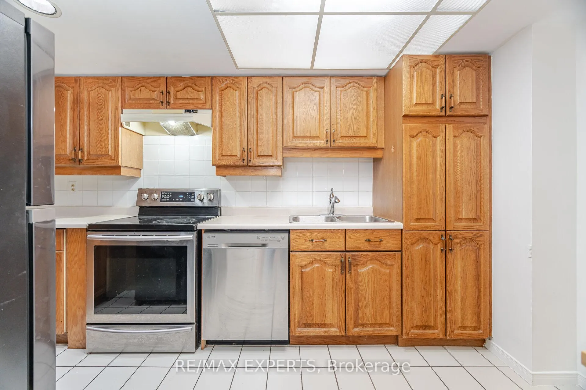Photo 9 of Unit 305, 100 Arbors Lane, Vaughan, West Woodbridge — HOMEH