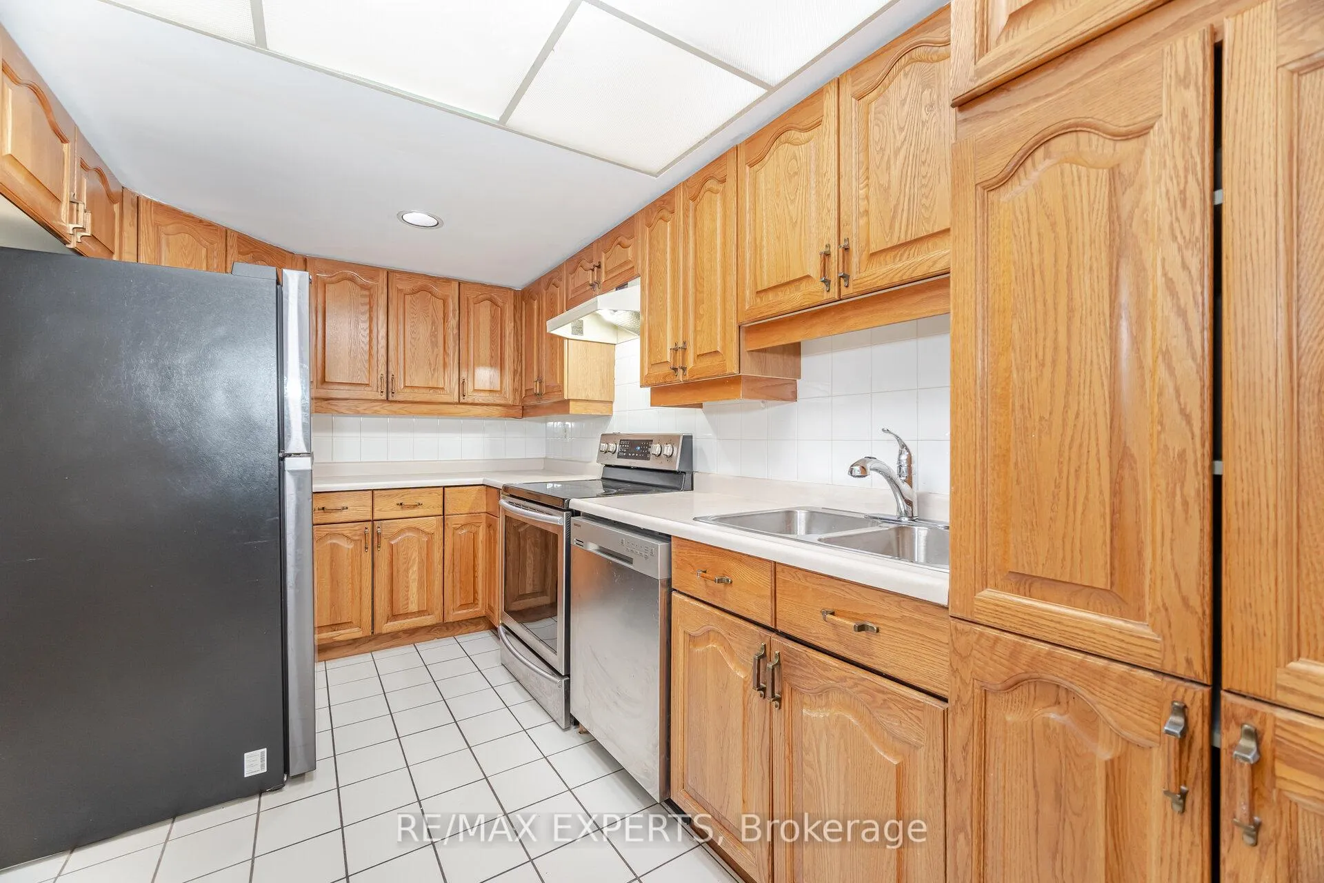 Photo 10 of Unit 305, 100 Arbors Lane, Vaughan, West Woodbridge — HOMEH