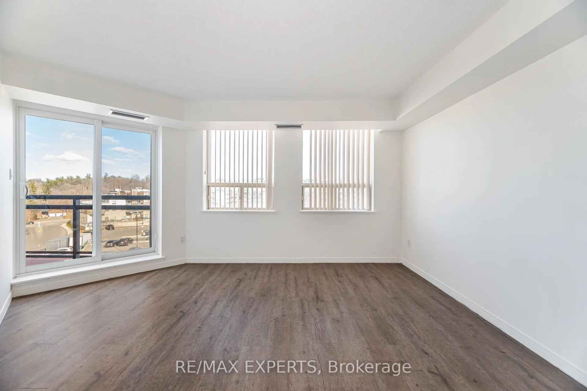 Photo 16 of Unit 305, 100 Arbors Lane, Vaughan, West Woodbridge — HOMEH