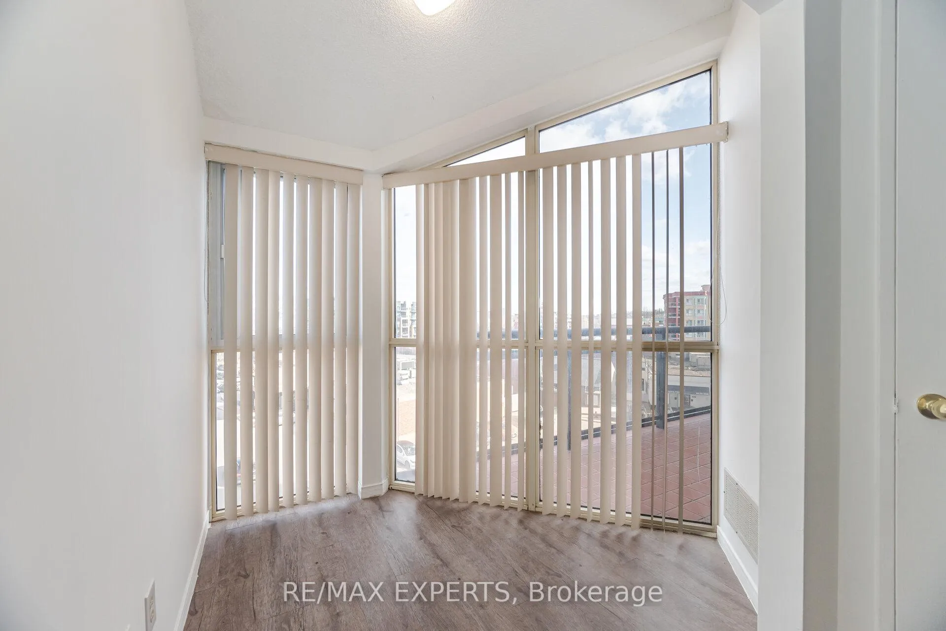 Photo 22 of Unit 305, 100 Arbors Lane, Vaughan, West Woodbridge — HOMEH