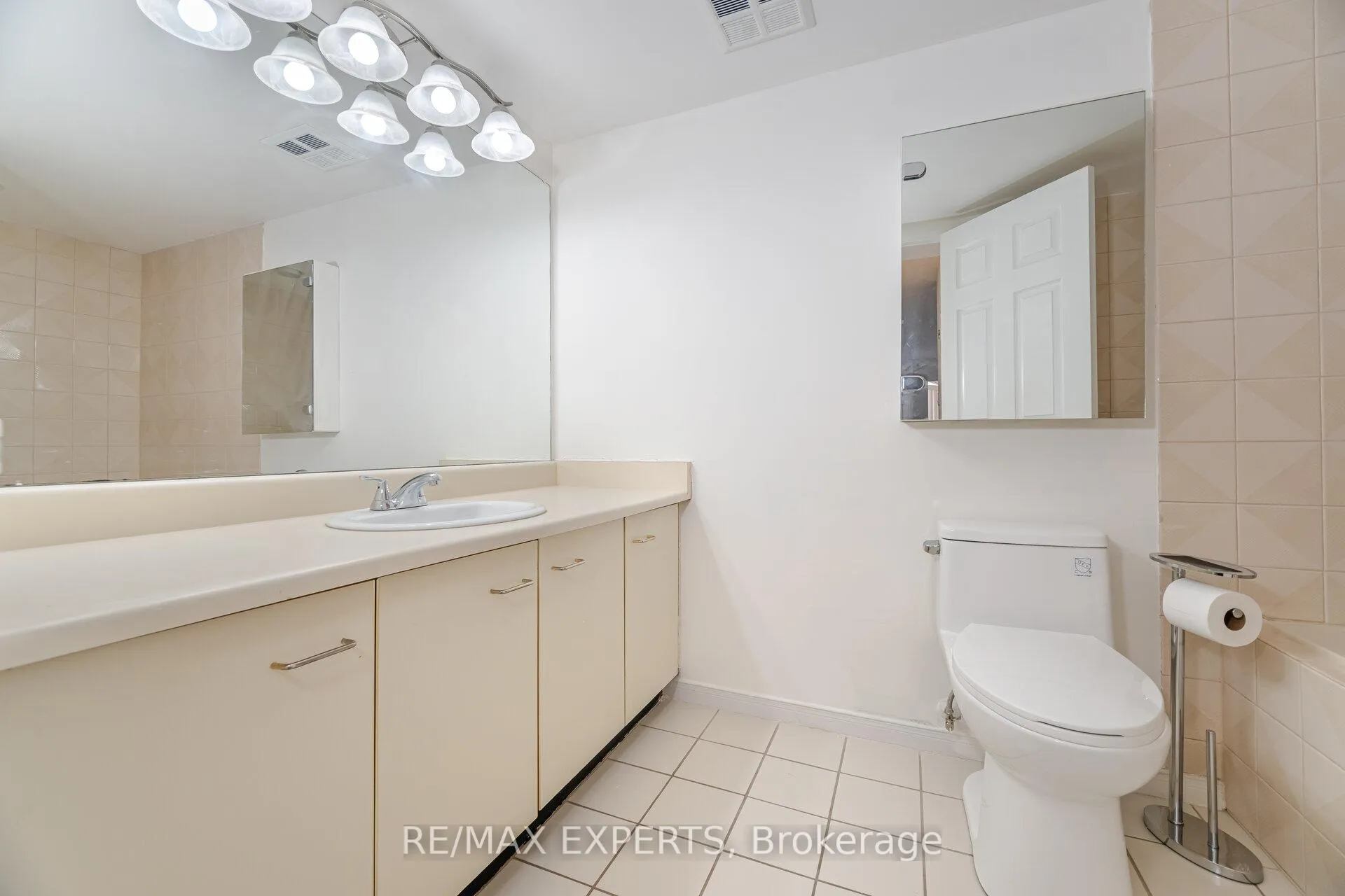 Photo 26 of Unit 305, 100 Arbors Lane, Vaughan, West Woodbridge — HOMEH
