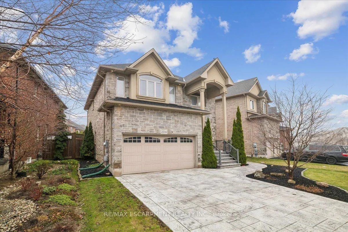 Photo 2 of 204 Vinton Road, Hamilton, Meadowlands — HOMEH
