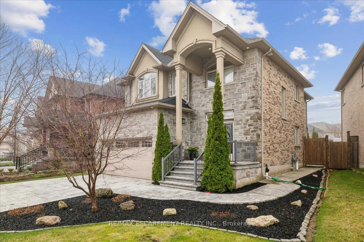 Photo 3 of 204 Vinton Road, Hamilton, Meadowlands — HOMEH
