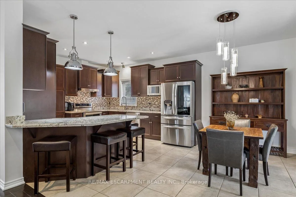 Photo 16 of 204 Vinton Road, Hamilton, Meadowlands — HOMEH