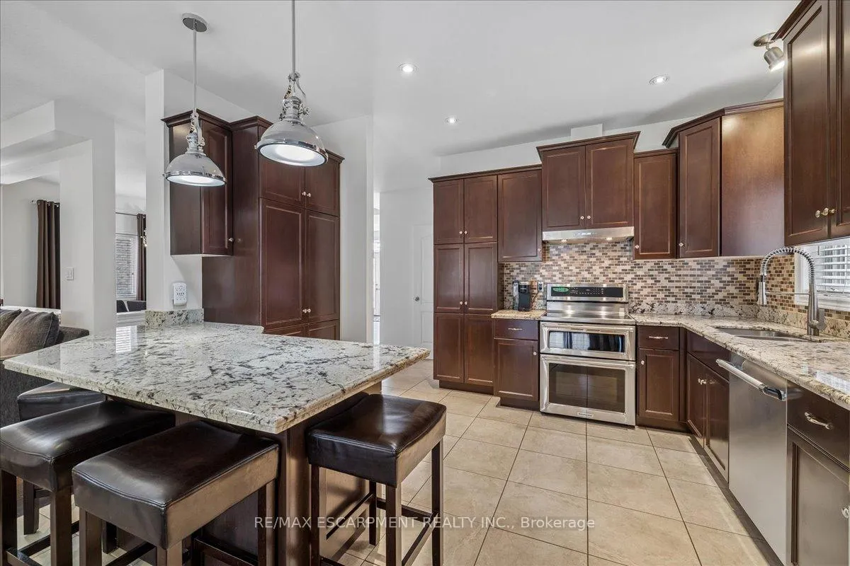 Photo 17 of 204 Vinton Road, Hamilton, Meadowlands — HOMEH