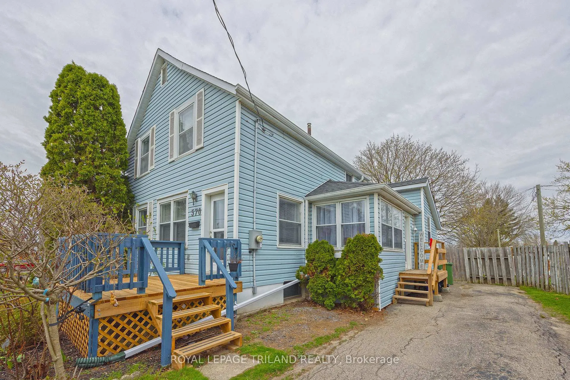 Photo 3 of 570 Elm Street, St. Thomas — HOMEH