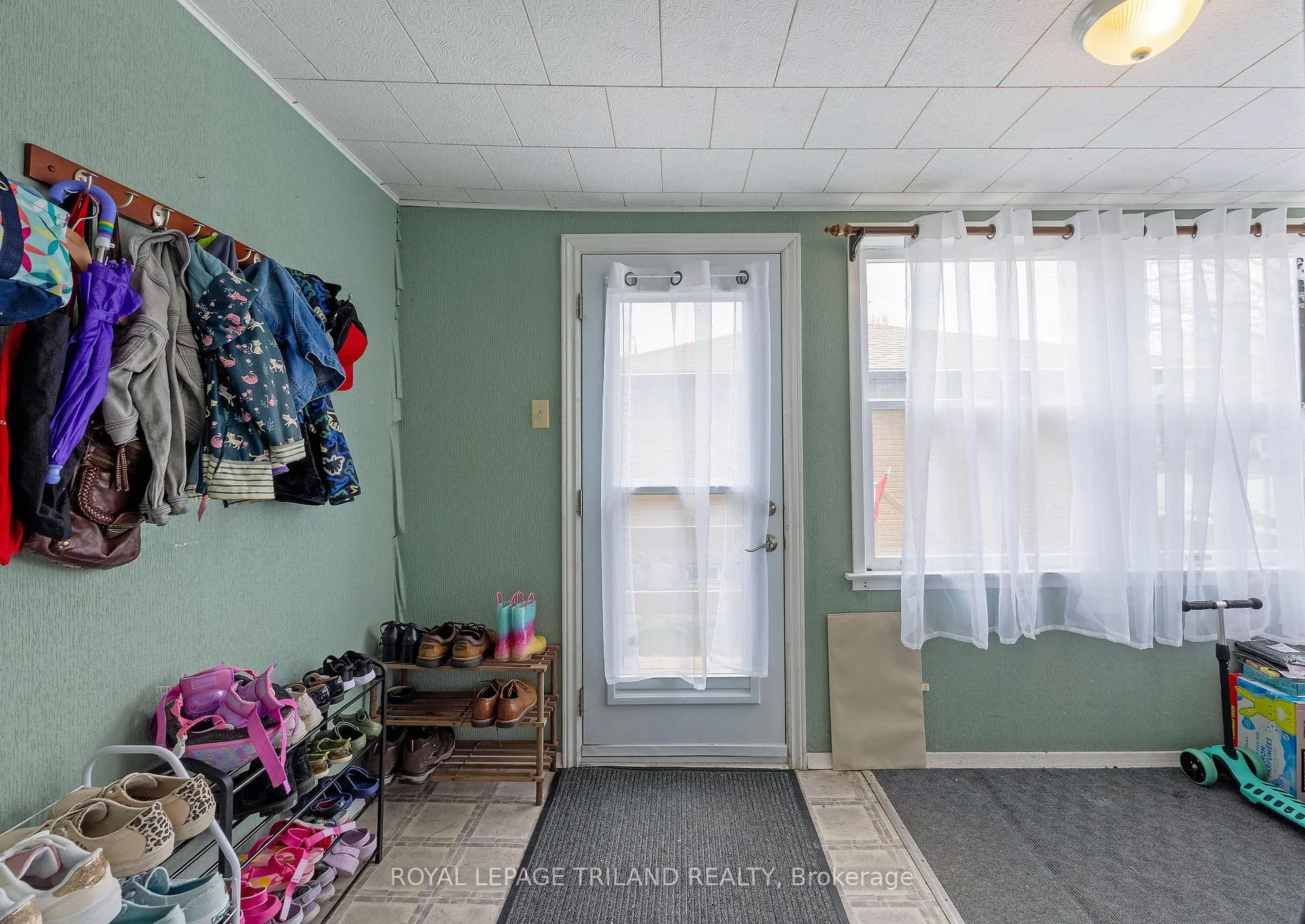 Photo 12 of 570 Elm Street, St. Thomas — HOMEH