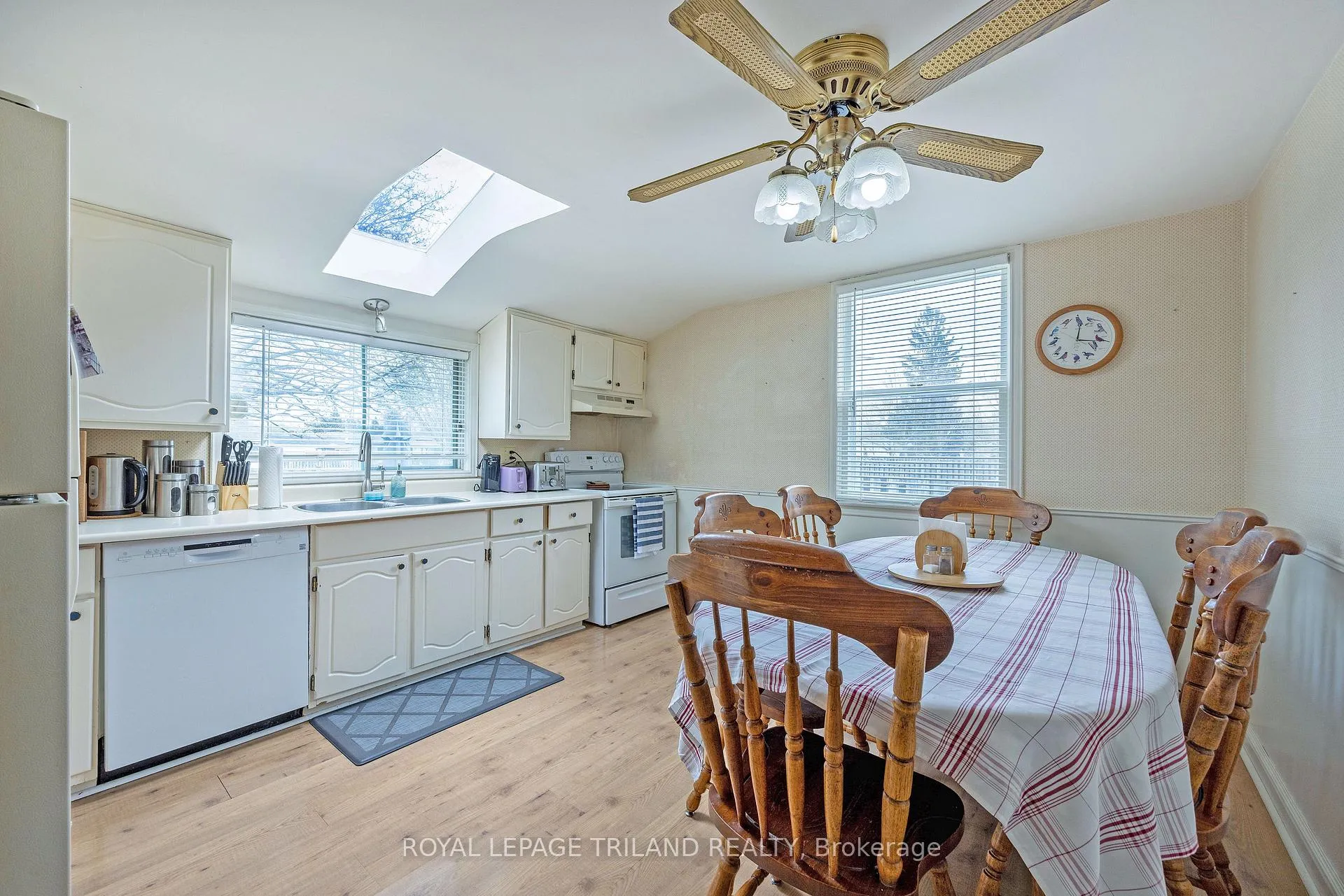 Photo 14 of 570 Elm Street, St. Thomas — HOMEH