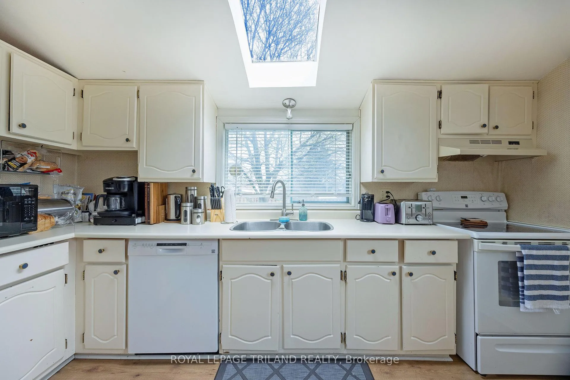 Photo 15 of 570 Elm Street, St. Thomas — HOMEH