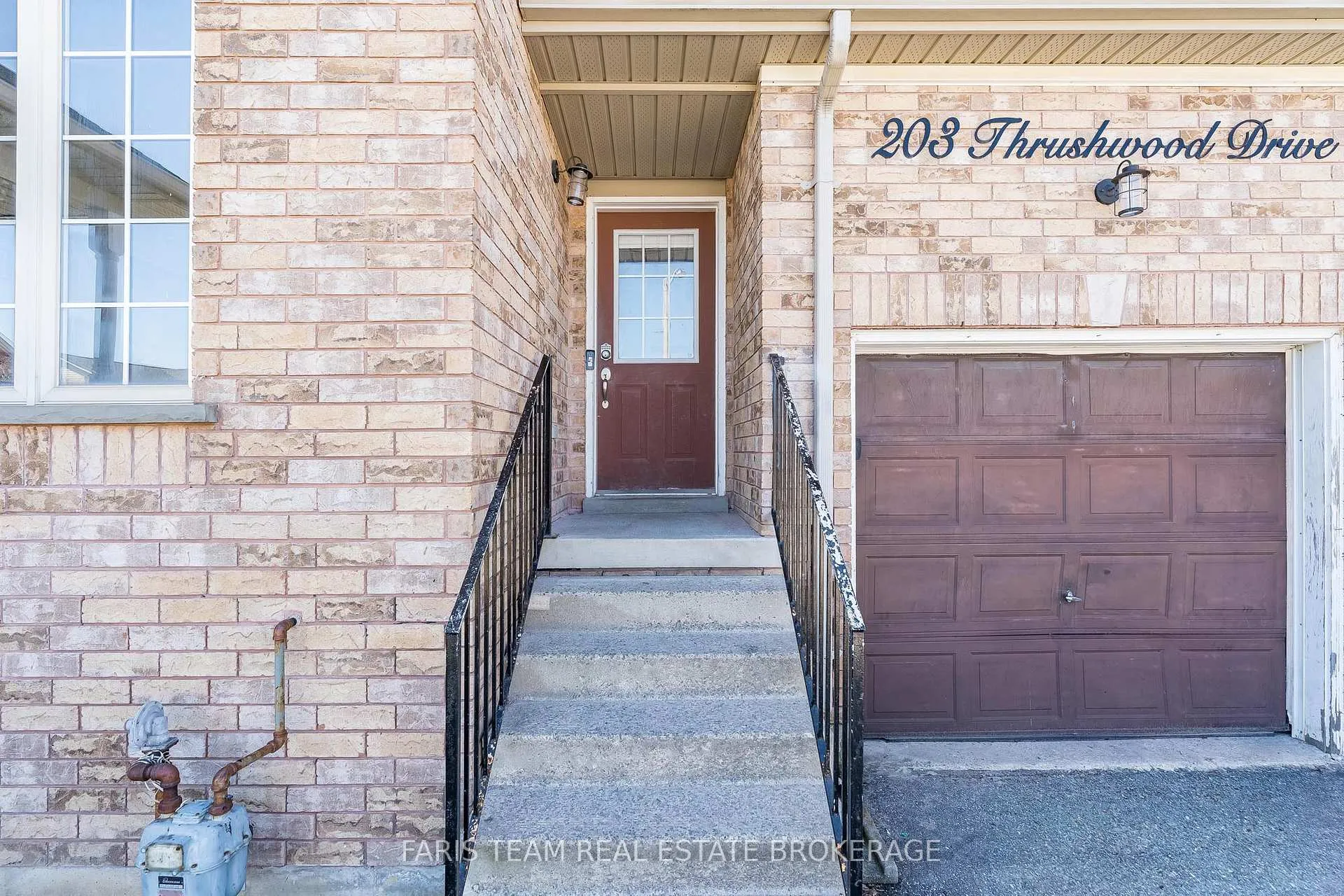 Photo 3 of 203 Thrushwood Drive, Barrie, 400 West — HOMEH