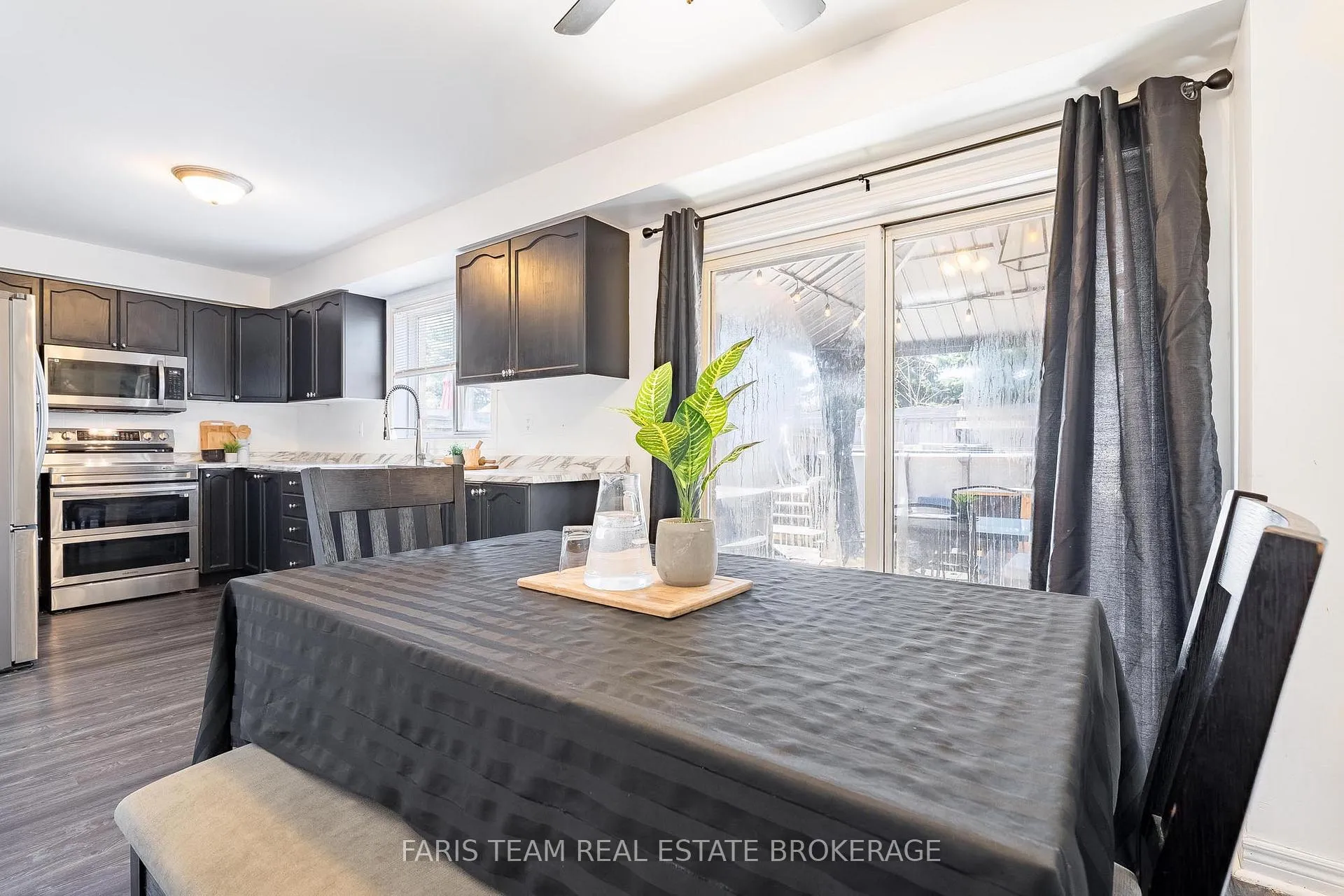 Photo 9 of 203 Thrushwood Drive, Barrie, 400 West — HOMEH