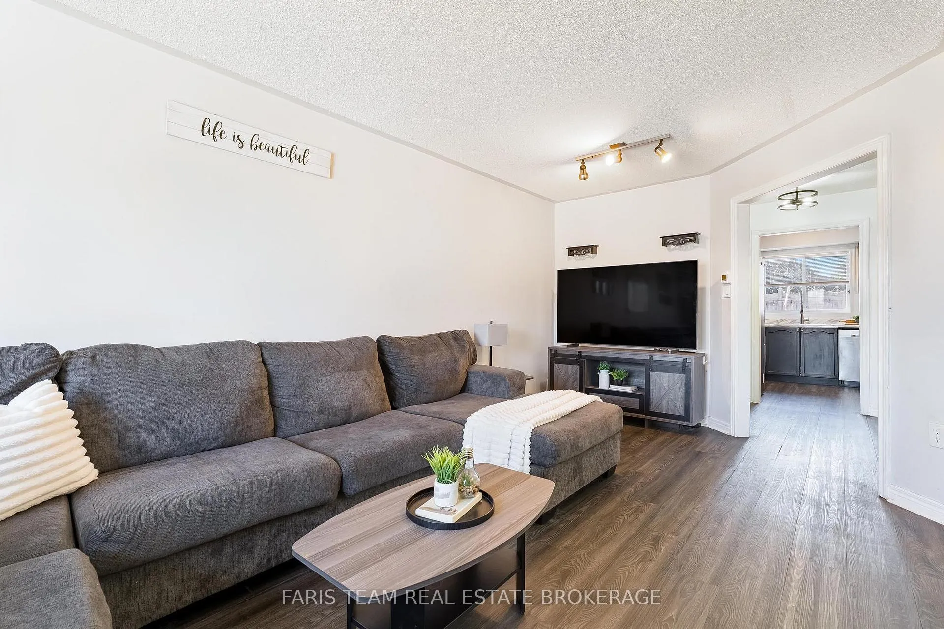 Photo 11 of 203 Thrushwood Drive, Barrie, 400 West — HOMEH