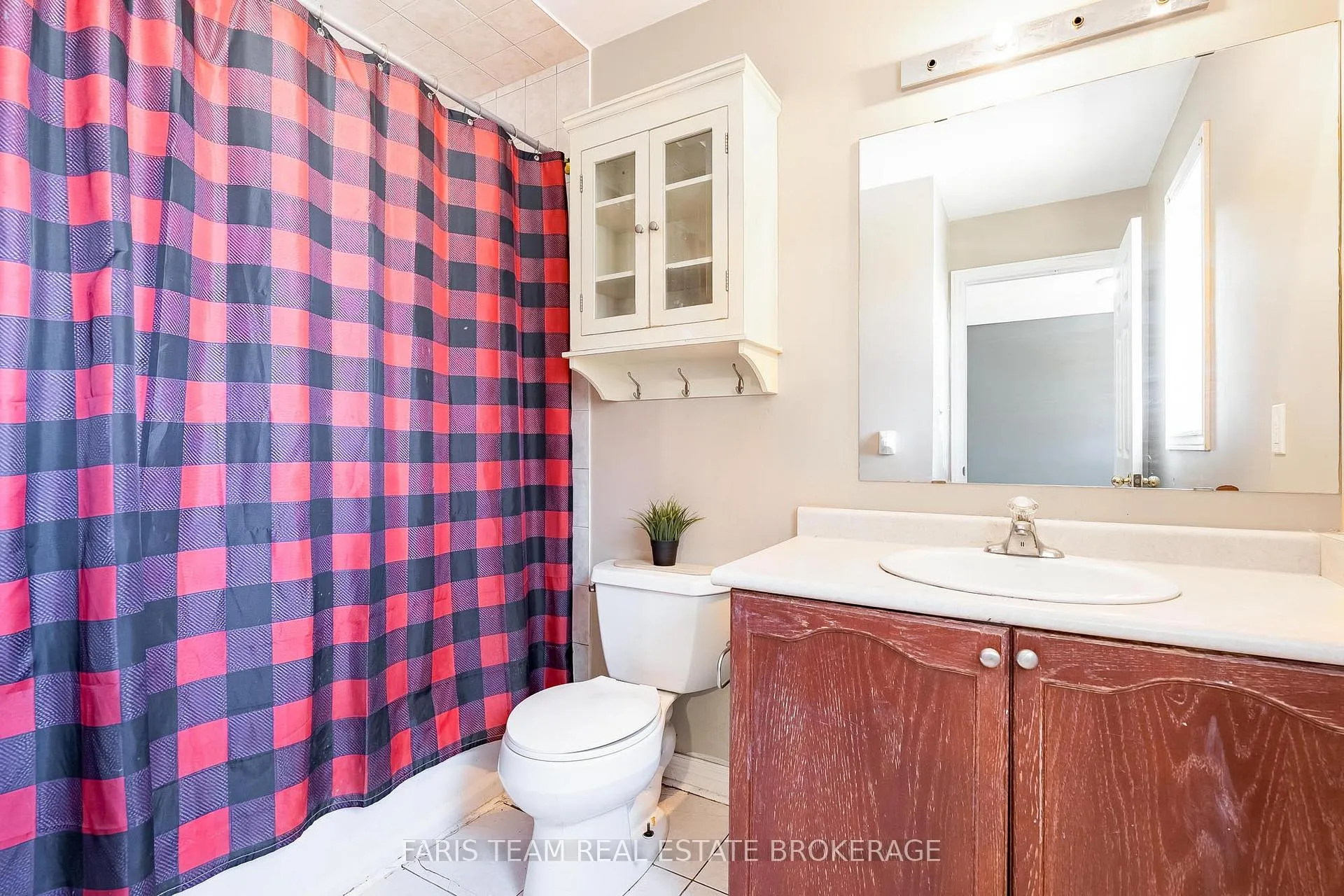 Photo 15 of 203 Thrushwood Drive, Barrie, 400 West — HOMEH