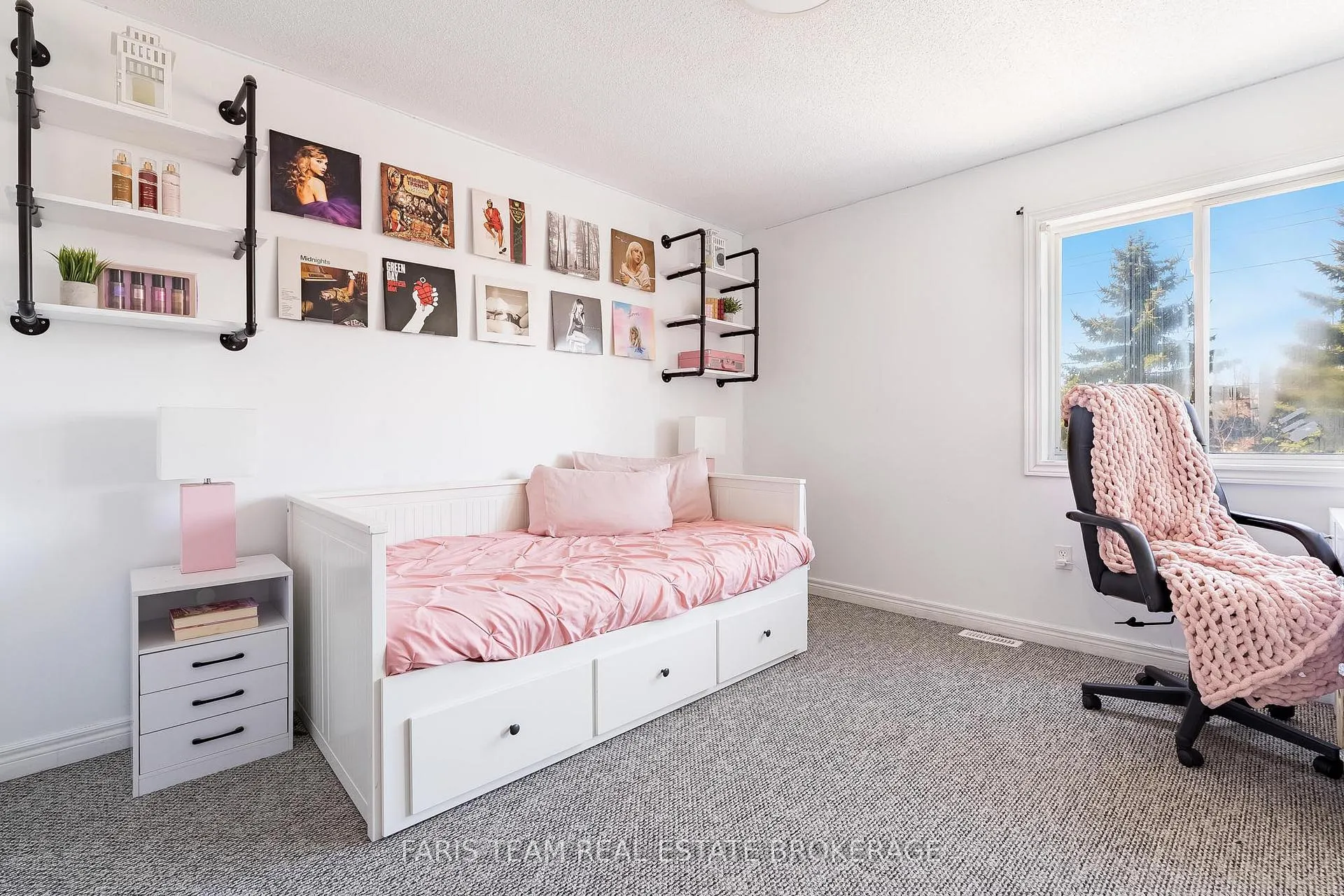 Photo 16 of 203 Thrushwood Drive, Barrie, 400 West — HOMEH