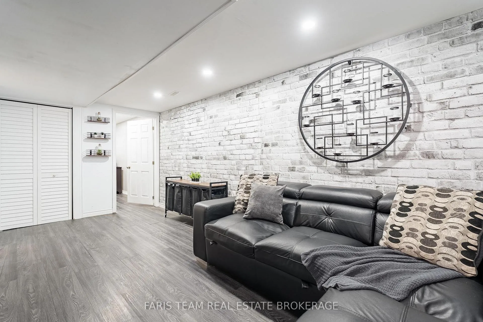 Photo 19 of 203 Thrushwood Drive, Barrie, 400 West — HOMEH
