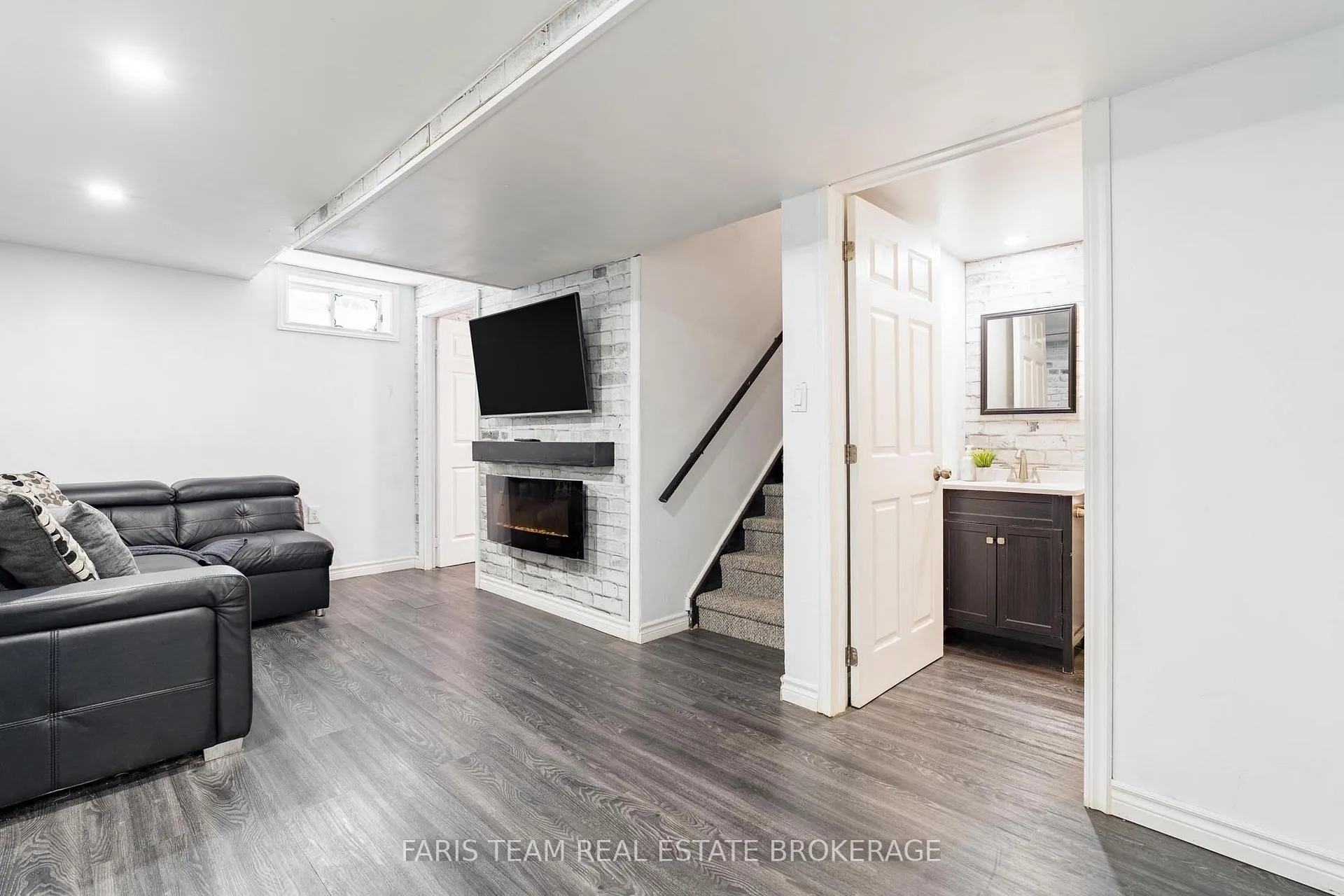 Photo 20 of 203 Thrushwood Drive, Barrie, 400 West — HOMEH