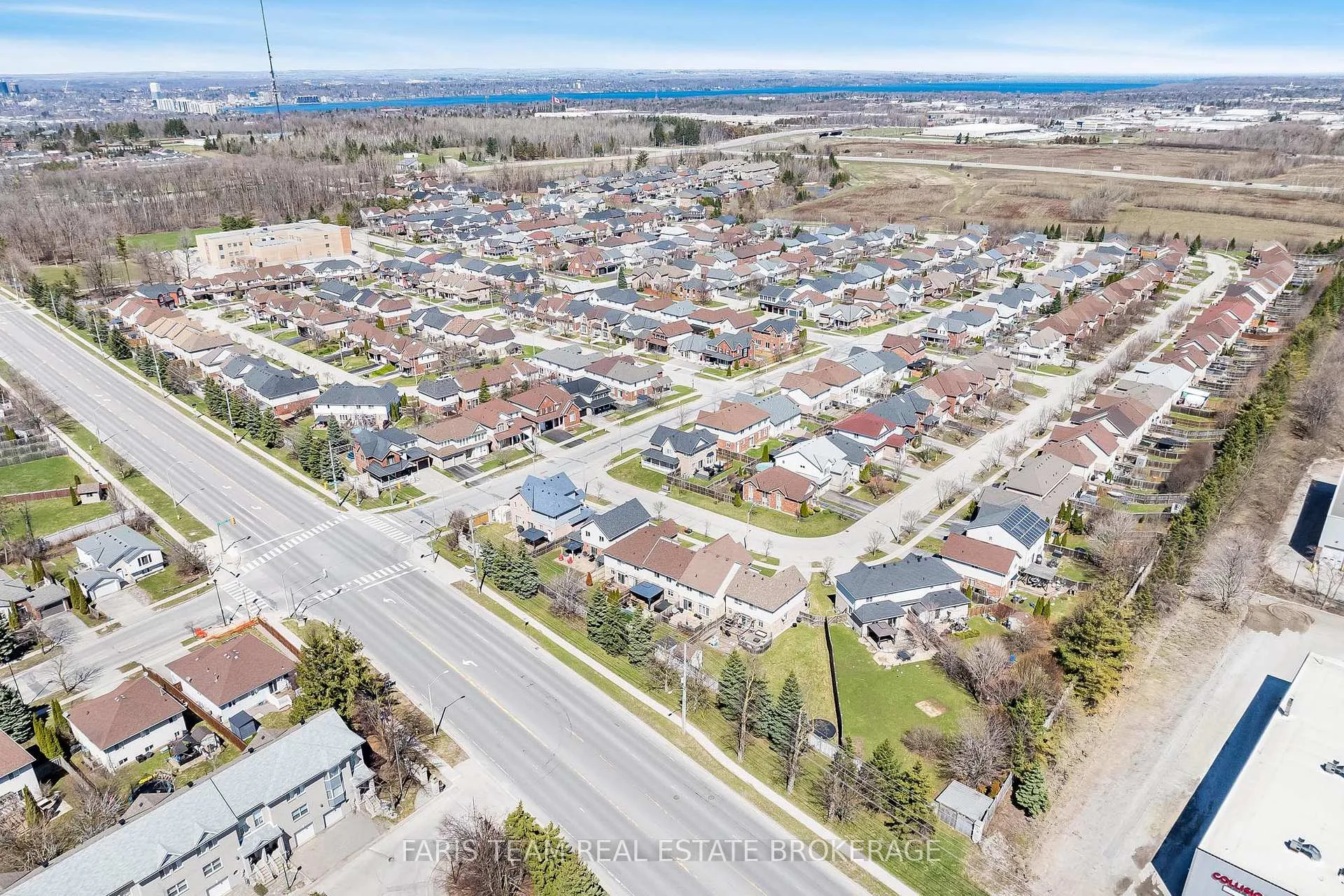 Photo 31 of 203 Thrushwood Drive, Barrie, 400 West — HOMEH