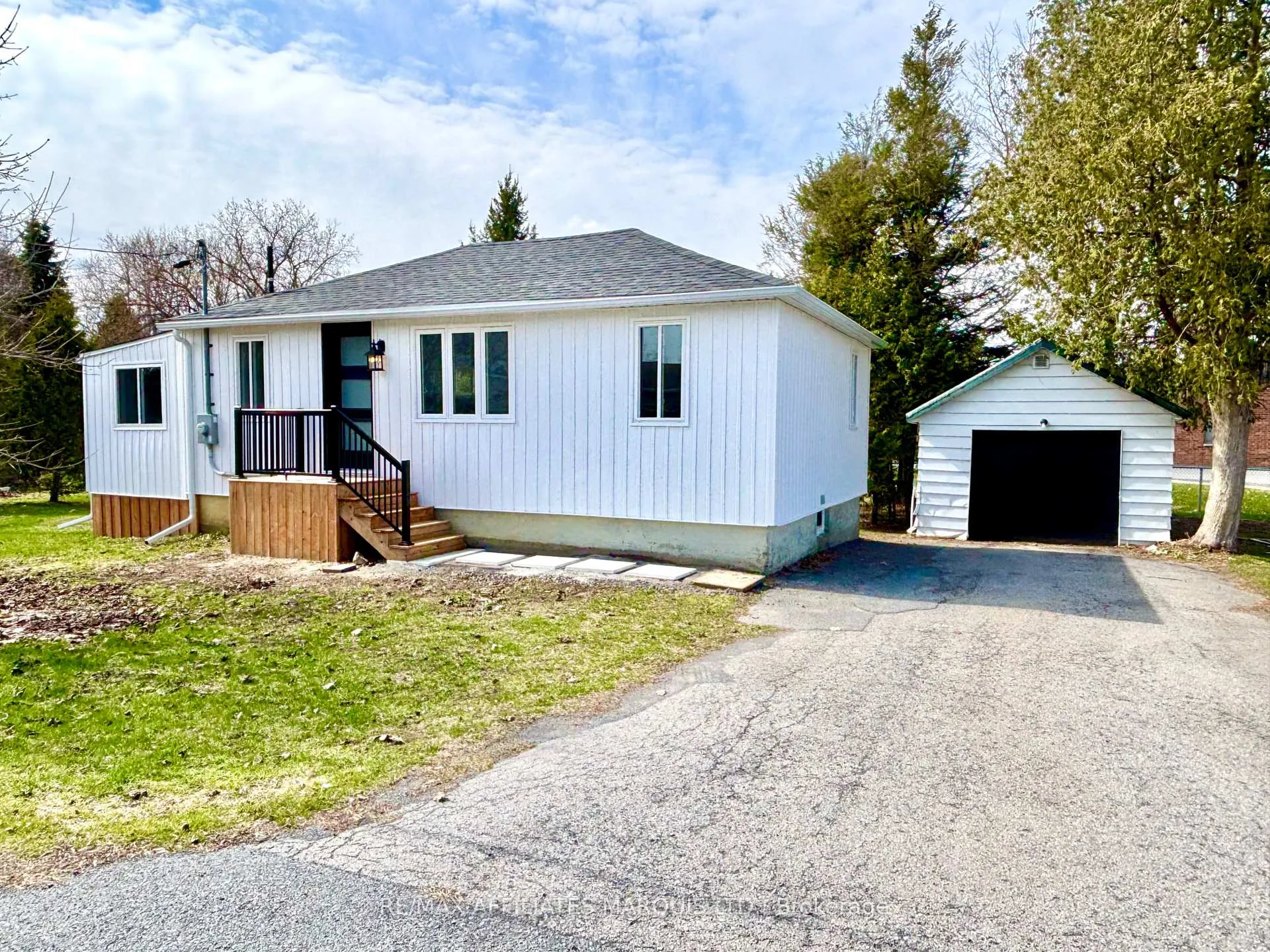 Photo 2 of 19 Alexander Street W, North Glengarry, Maxville — HOMEH