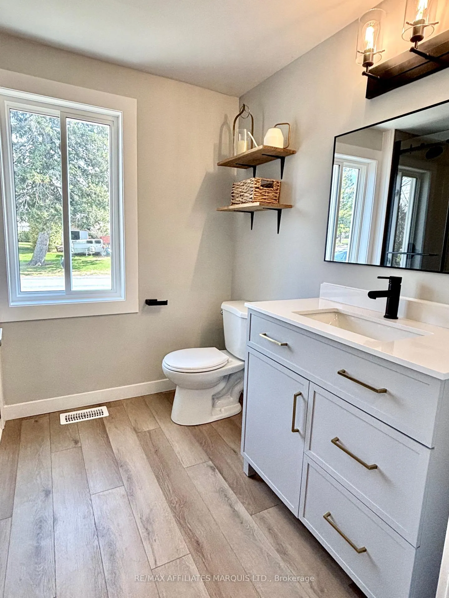 Photo 13 of 19 Alexander Street W, North Glengarry, Maxville — HOMEH