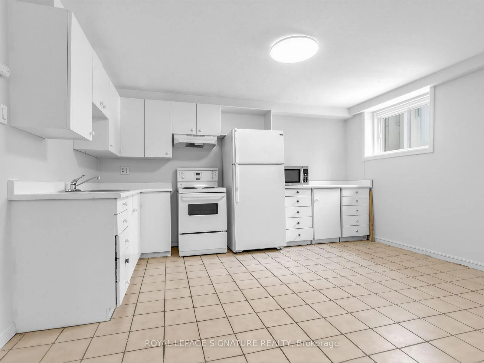 Photo 7 of Unit Lower, 19 Warwick Avenue, Toronto, Humewood-Cedarvale — HOMEH