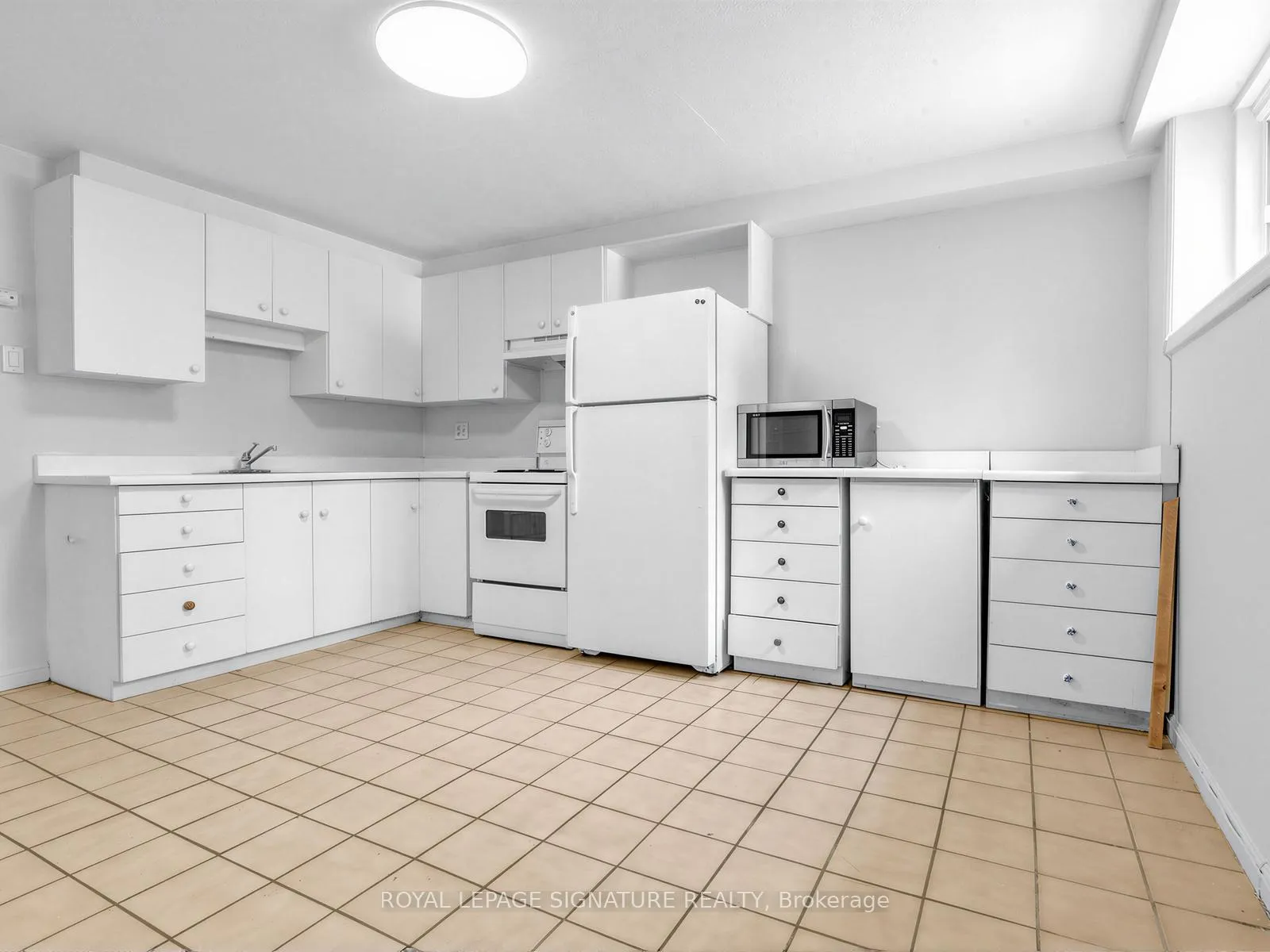 Photo 10 of Unit Lower, 19 Warwick Avenue, Toronto, Humewood-Cedarvale — HOMEH