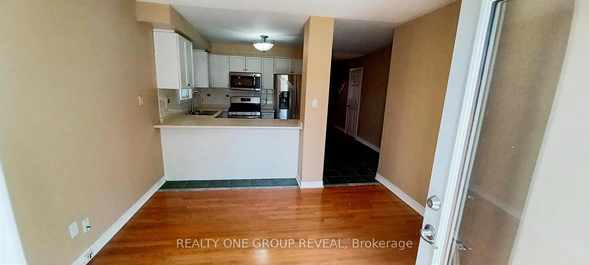 Photo 4 of 735 Swan Place, Pickering, Amberlea — HOMEH
