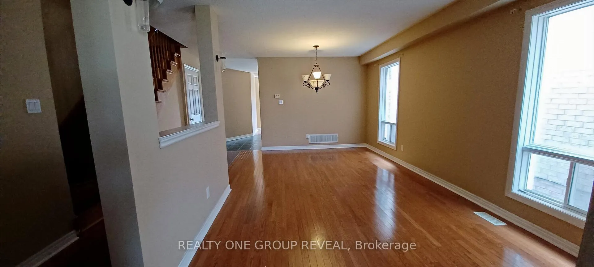 Photo 5 of 735 Swan Place, Pickering, Amberlea — HOMEH