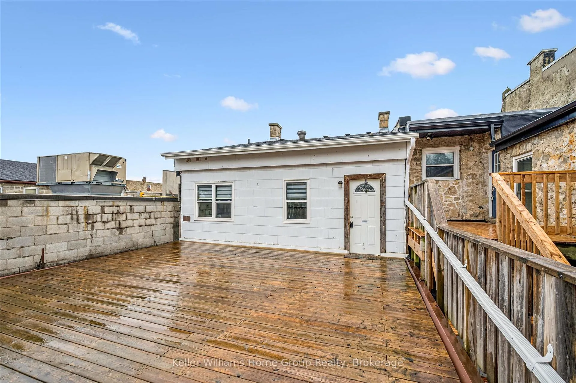 Front of 209 St. Andrew Street W