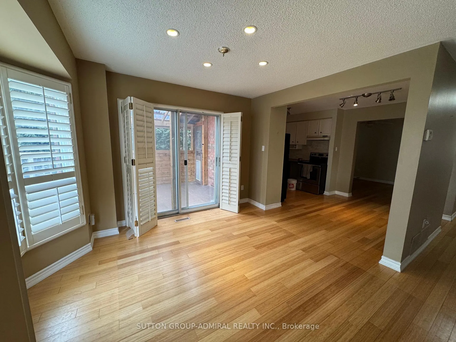 Photo 7 of 27 Dawson Crescent, Aurora, Hills of St Andrew — HOMEH