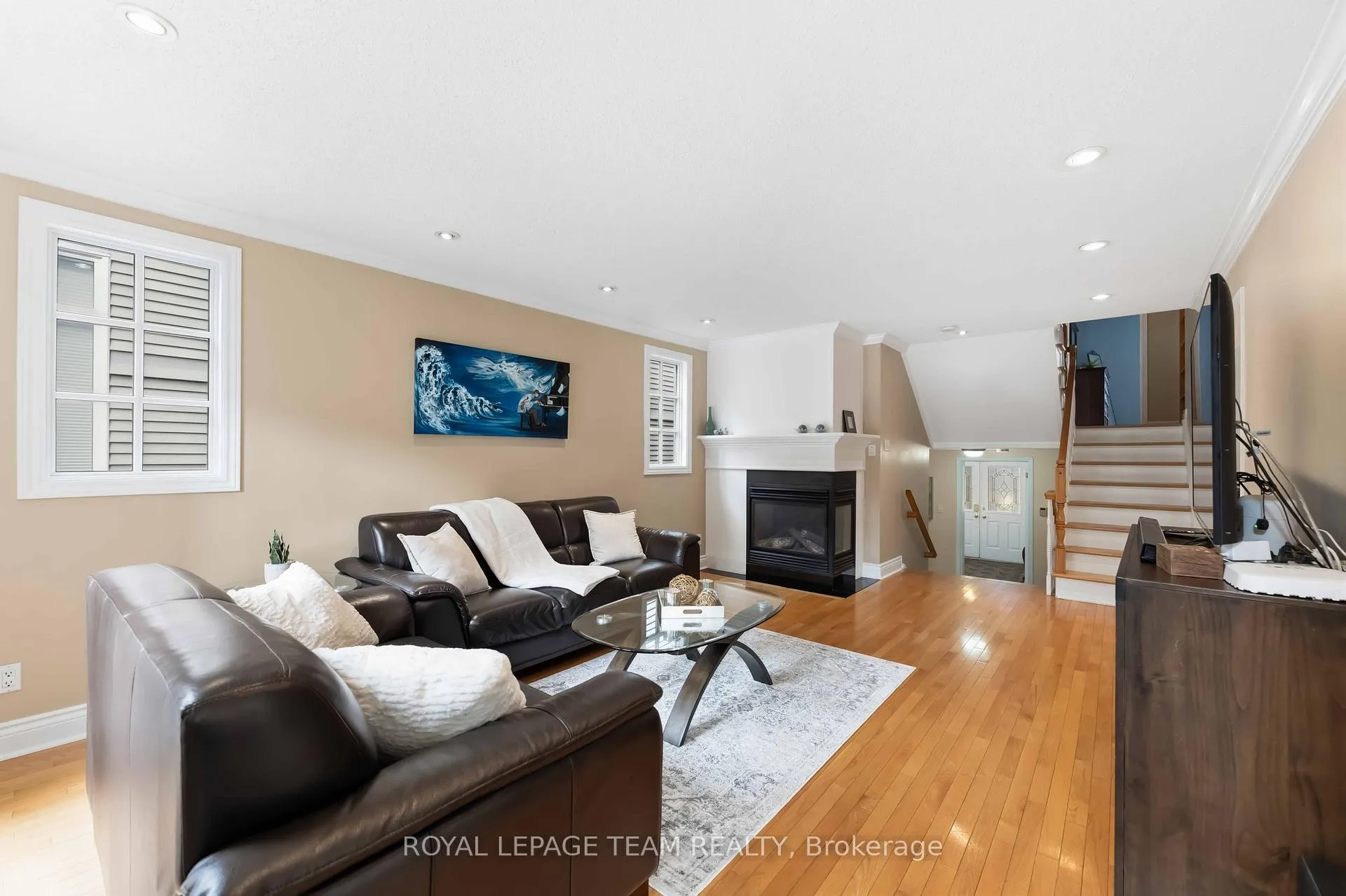 Photo 4 of 19 Hackett Street, Ottawa, Hunt Club Woods — HOMEH