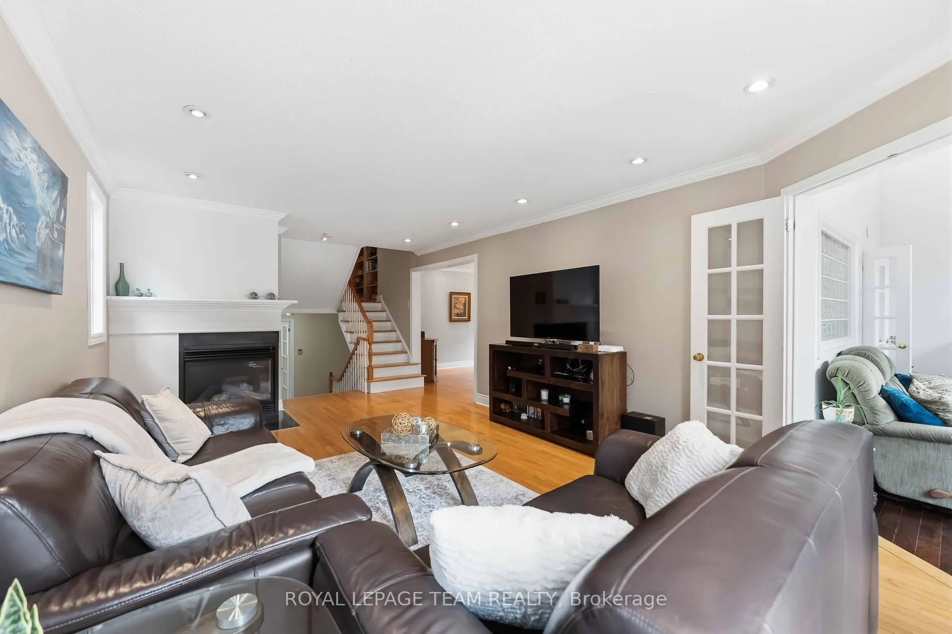 Photo 6 of 19 Hackett Street, Ottawa, Hunt Club Woods — HOMEH