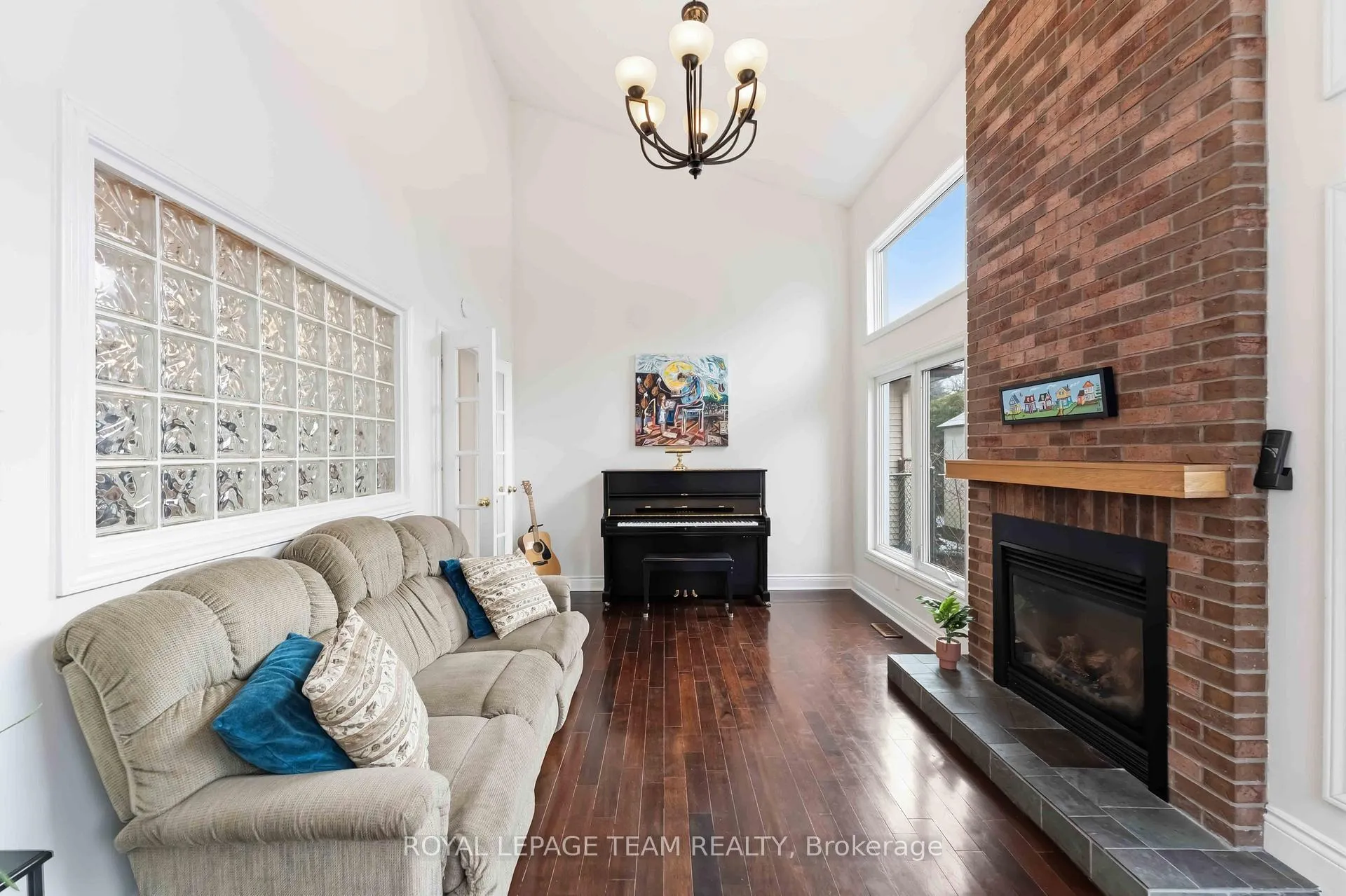 Photo 9 of 19 Hackett Street, Ottawa, Hunt Club Woods — HOMEH