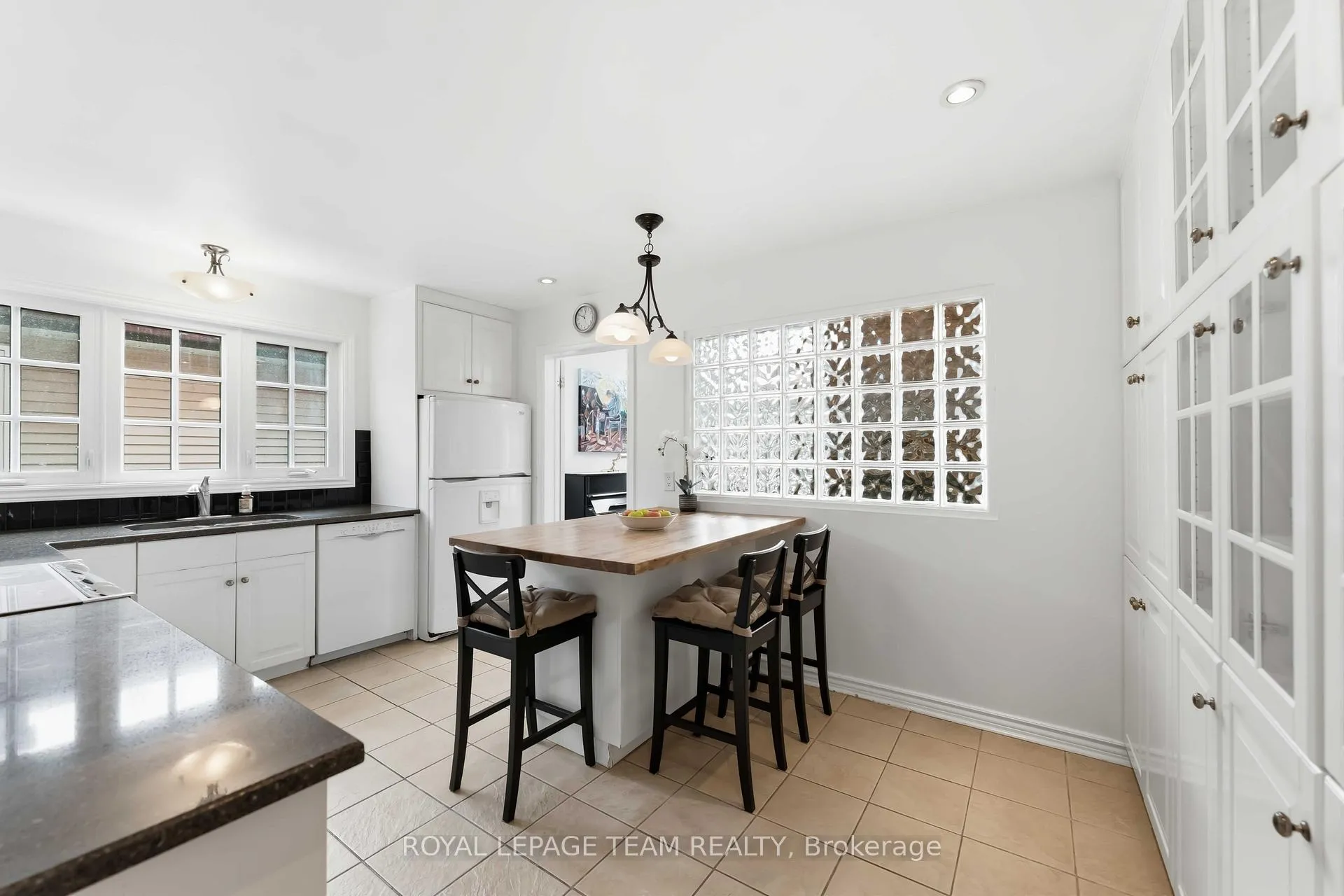 Photo 12 of 19 Hackett Street, Ottawa, Hunt Club Woods — HOMEH