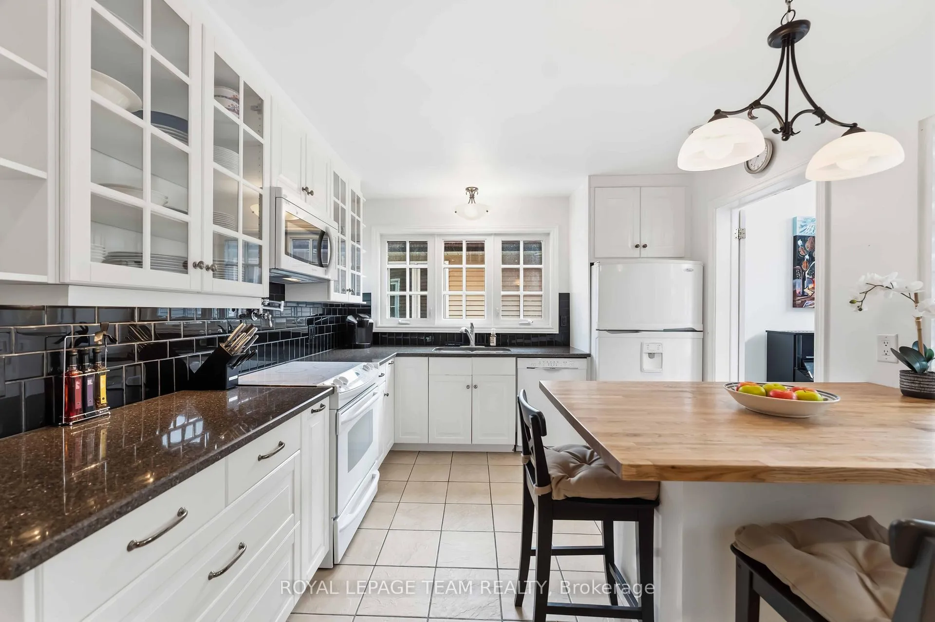 Photo 13 of 19 Hackett Street, Ottawa, Hunt Club Woods — HOMEH