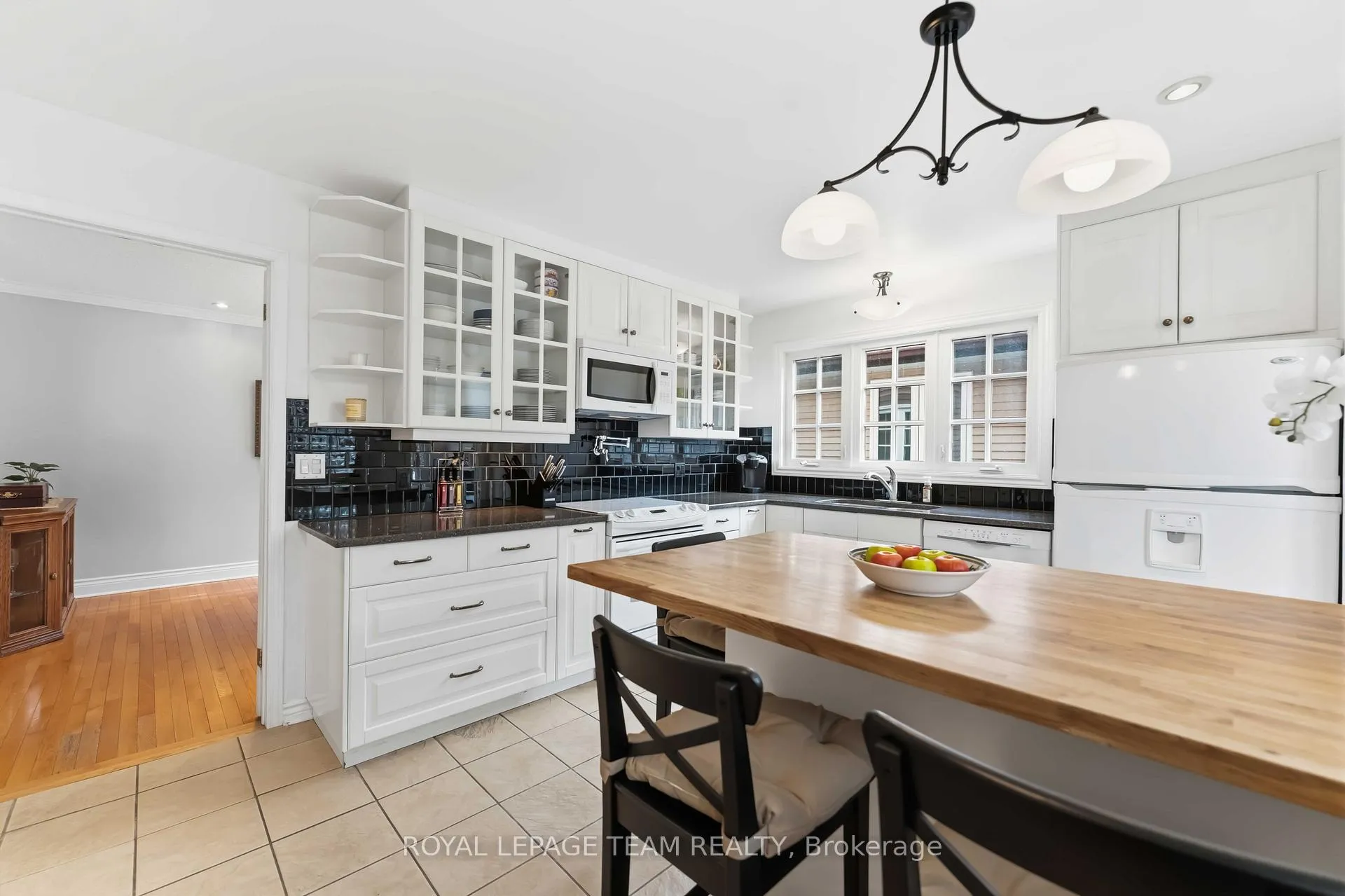 Photo 14 of 19 Hackett Street, Ottawa, Hunt Club Woods — HOMEH